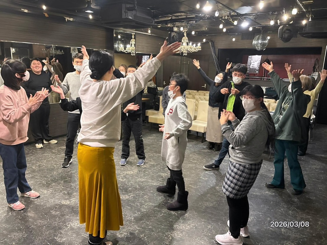 日曜日はみんなとフラメンコ‼️
@hache_flamenco
メインディッシュは「カエル🐸のうた」
張り切りすぎて最後はみんなクタクタ笑
私も帰って久しぶりにシエスタ😴
一般的なフラメンコではないかもだけど
みんながフラメンコだからそれでいい😆👍
北山さん、スタッフの皆様、甲斐さん
今回もありがとうございました!
また来月‼️
⭐︎⭐︎⭐︎⭐︎⭐︎⭐︎⭐︎⭐︎⭐︎⭐︎⭐︎⭐︎⭐︎⭐︎⭐︎⭐︎⭐