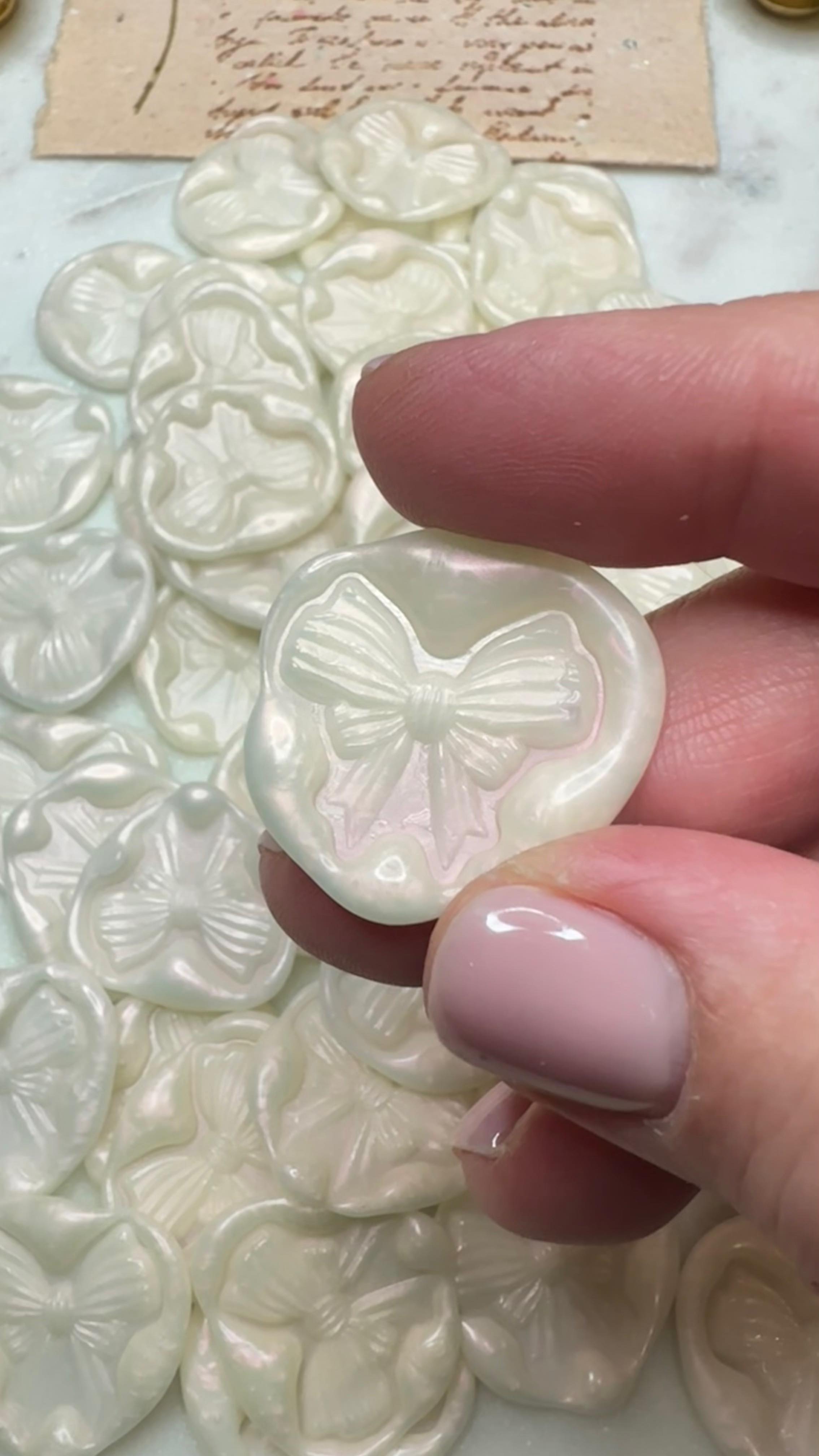 Featuring our ‘Tie Me Up’ wax seal paired with our Opal sealing wax - a soft, luminous finish that catches the light beautifully.
It’s the kind of detail that elevates every envelope, ribbon-tied gift and handwritten notes. Can you guess what event this was used for? Leave me a comment! N
#WaxSeal #SealingWax #OpalWax #Stationery #LuxuryDetails