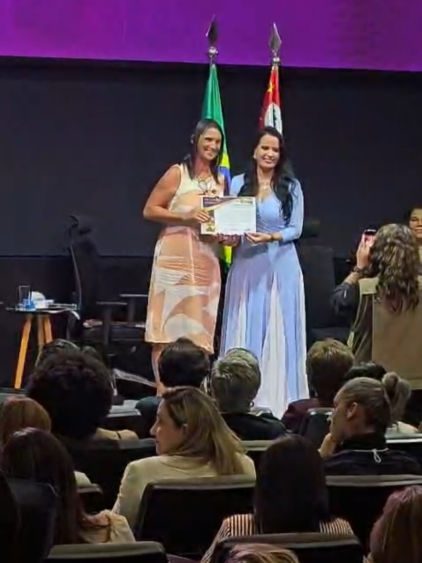 Hoje celebramos a força, a dedicação e a trajetória de uma mulher inspiradora. 🌸
Sônia Augusta recebeu uma homenagem especial pelo Dia Internacional da Mulher, em reconhecimento à sua história, contribuição e exemplo de determinação.
Que este momento represente não apenas uma celebração, mas também um agradecimento por tudo o que ela representa para nossa comunidade. 💜
Parabéns, Sônia Augusta! Que sua caminhada continue inspirando muitas outras mulheres. ✨
#DiaDasMulheres #MulheresInspiradoras #Reconhecimento #Gratidão