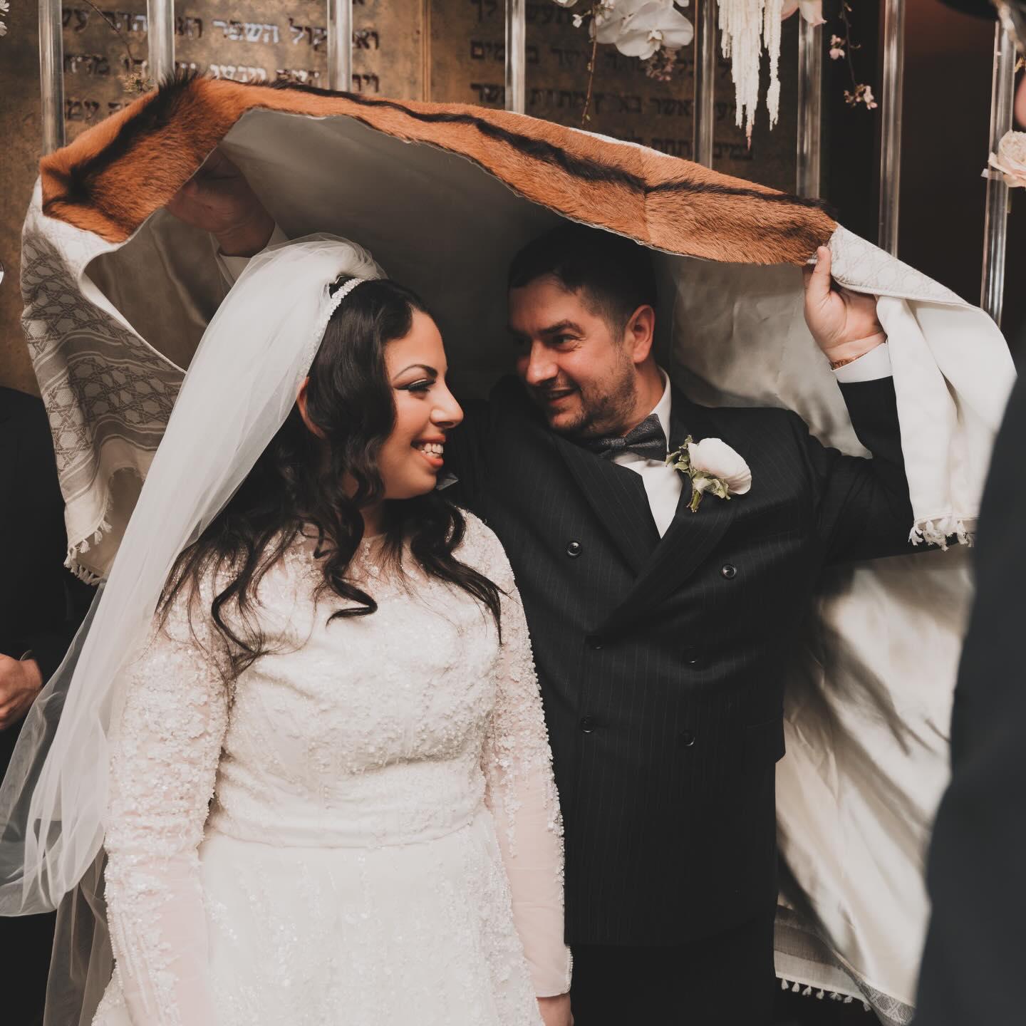 Mazal Tov to Yehuda and Leah!! May we share many simcha's @bear_lion_group #wedding #semitictalit #semitictribes