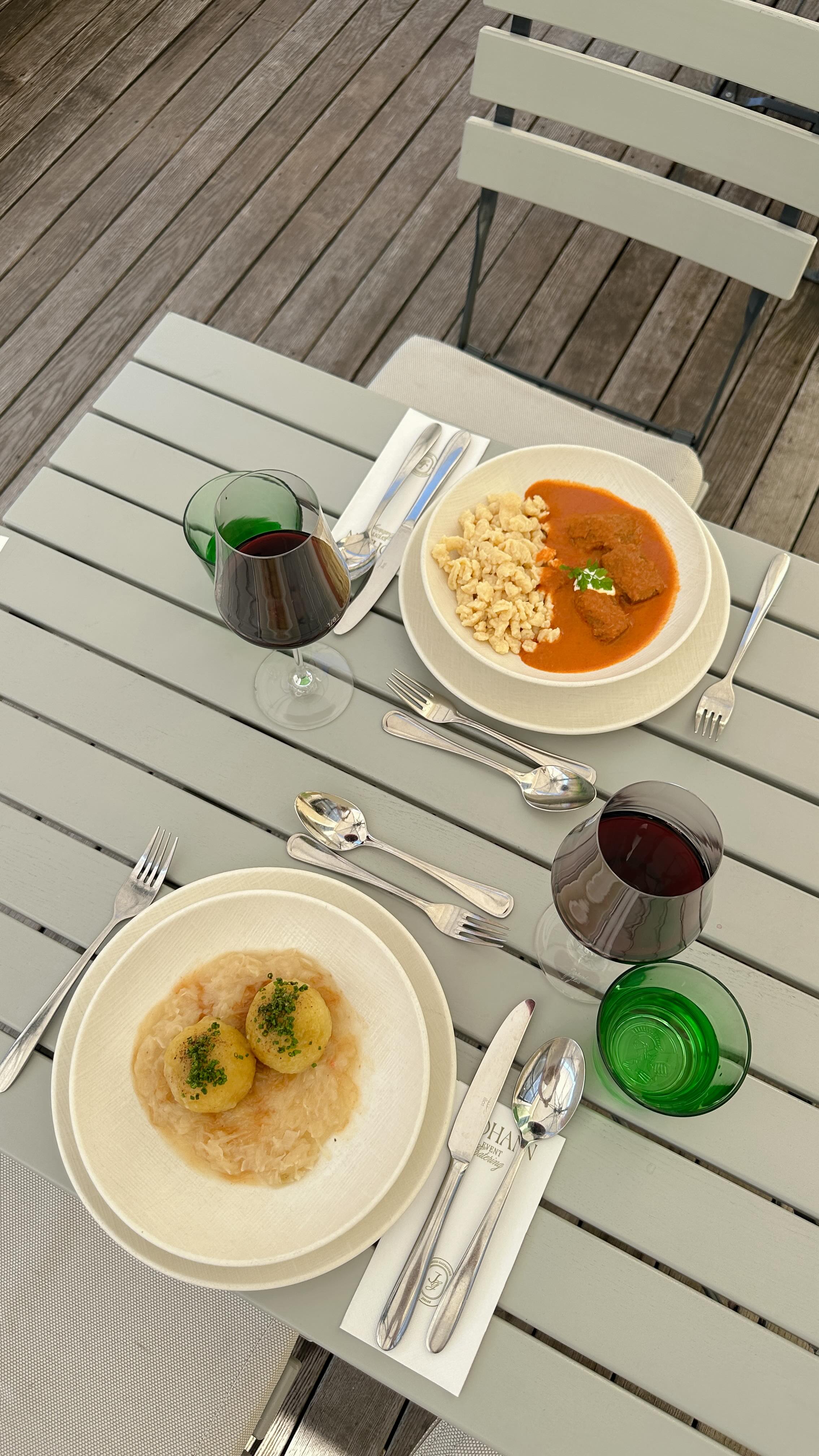 Trockene Rindsroulade? Andi verrät euch, wie sie garantiert nicht mehr trocken wird 👨🍳🍲
#Wien #WienerKüche #AndiWojtak #SchlossSchönbrunn