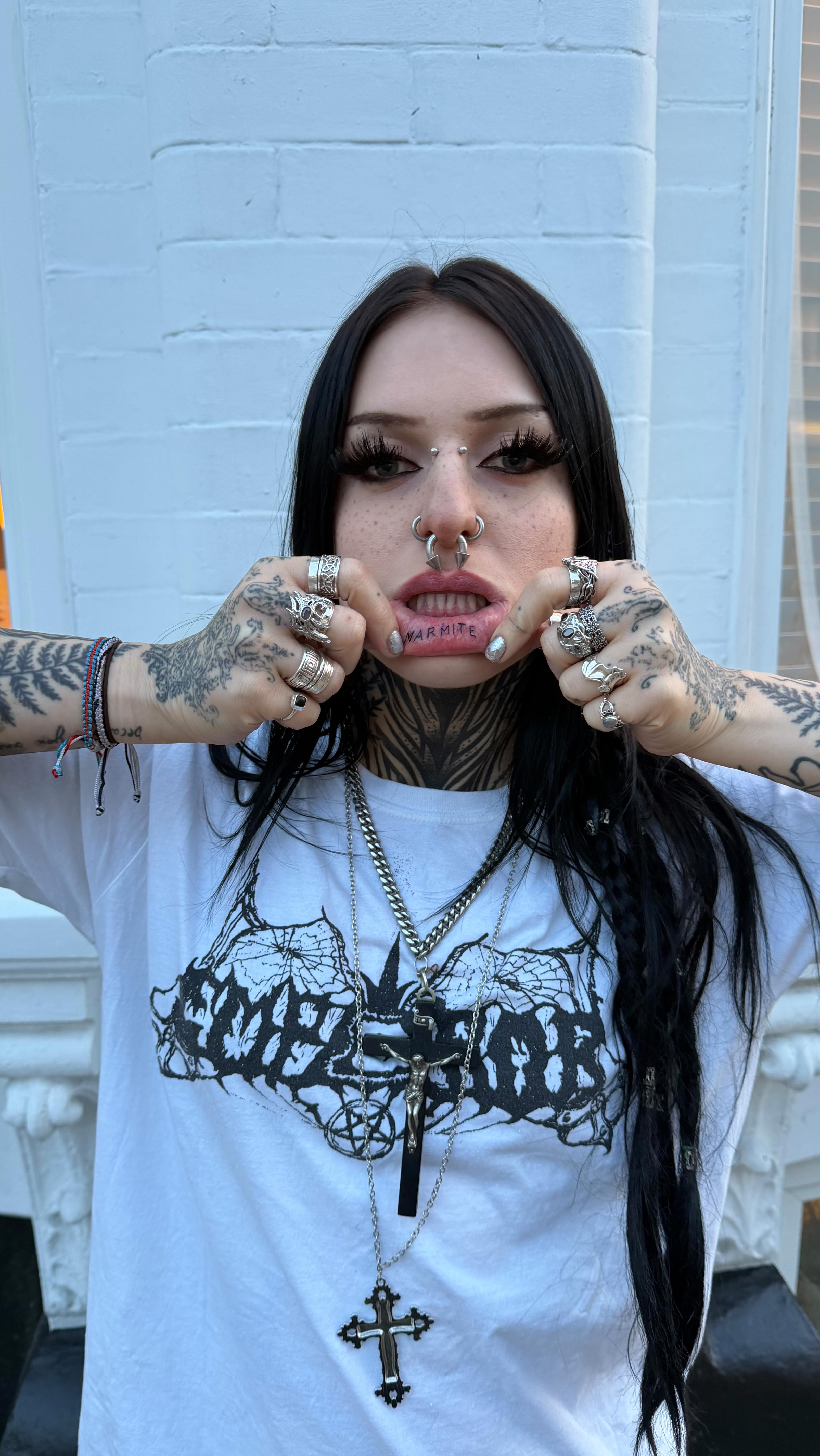 You’re either gonna love it or hate it ~ @marmite your girl @mollieruck loves it so much she got @vil_tattoo to tattoo it in her lip 🫶🏻
For fun tats dm @vil_tattoo ✌️
#marmite #marmitelover #tattoo #liptatto #tattoostudio