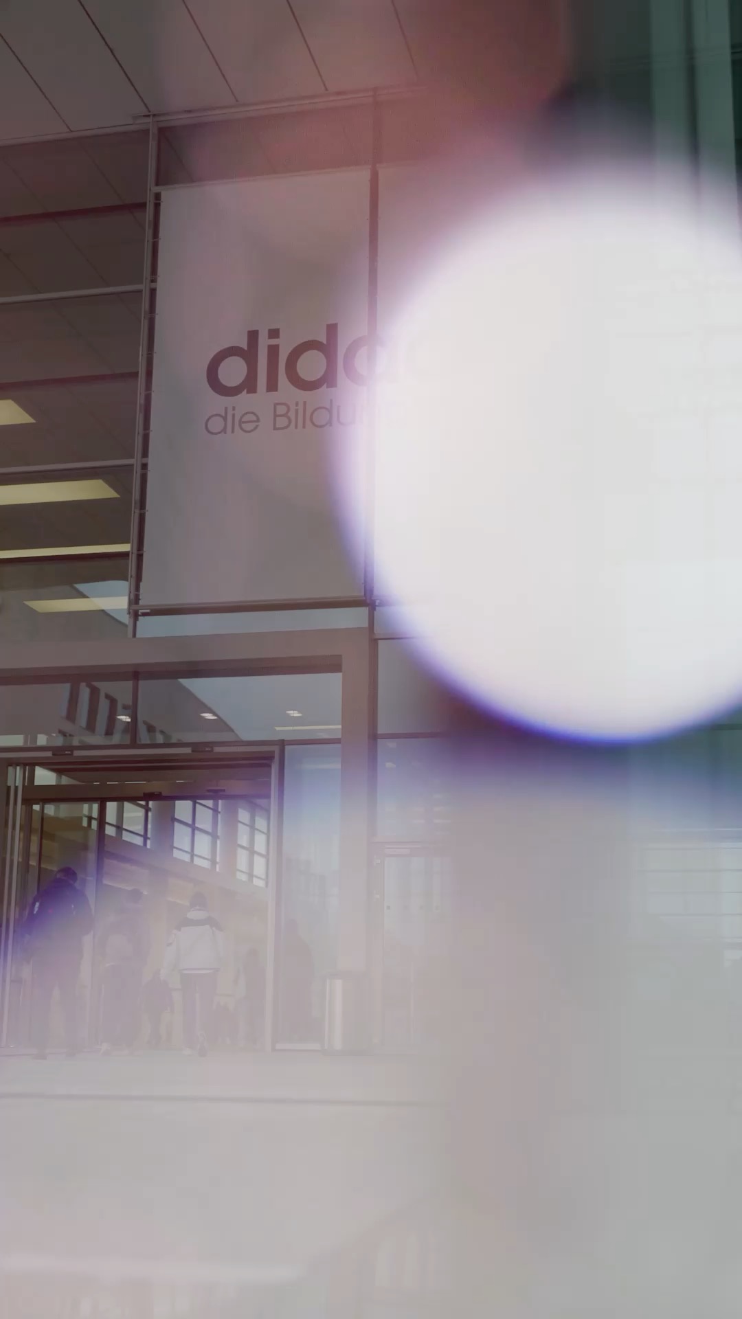 Besucht uns auf der didacta 2026 in Köln - Ihr findet uns und unsere Handytaschen für Schulen 🌈 in Halle 7.1 A60/B61. Wir freuen uns auf Euch und den persönlichen Austausch, Euer Team smartphonefrei.com