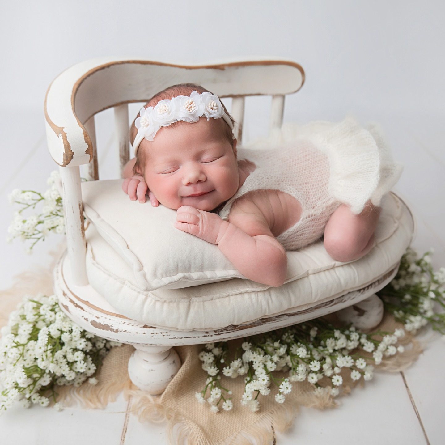 Happy Monday everyone ✨
Another fully booked week for me - thank you all so much for keeping me so busy! I’m so grateful for all the support for my little business 💛
If you’d like to enquire or book in for a future date, feel free to pop me a message and I’ll be happy to help.
Hope you all have a lovely rest of the week ahead!
Yasmin x
✨ My diary usually fills months in advance and last-minute availability is very limited. To avoid disappointment, I always recommend enquiring during pregnancy to secure your space for a newborn session.
🤎 As a specialist newborn photographer, I provide everything for your session - from unique newborn outfits to bespoke, handmade props. Every detail is thoughtfully chosen to create something truly special and one-of-a-kind.
📍 Studio in Aldershot, Hampshire
#newbornphotographer
#babyphotographer
#newbornphotoshoot
#babyphotography
#aldershot
#starspeckledheartsphotography