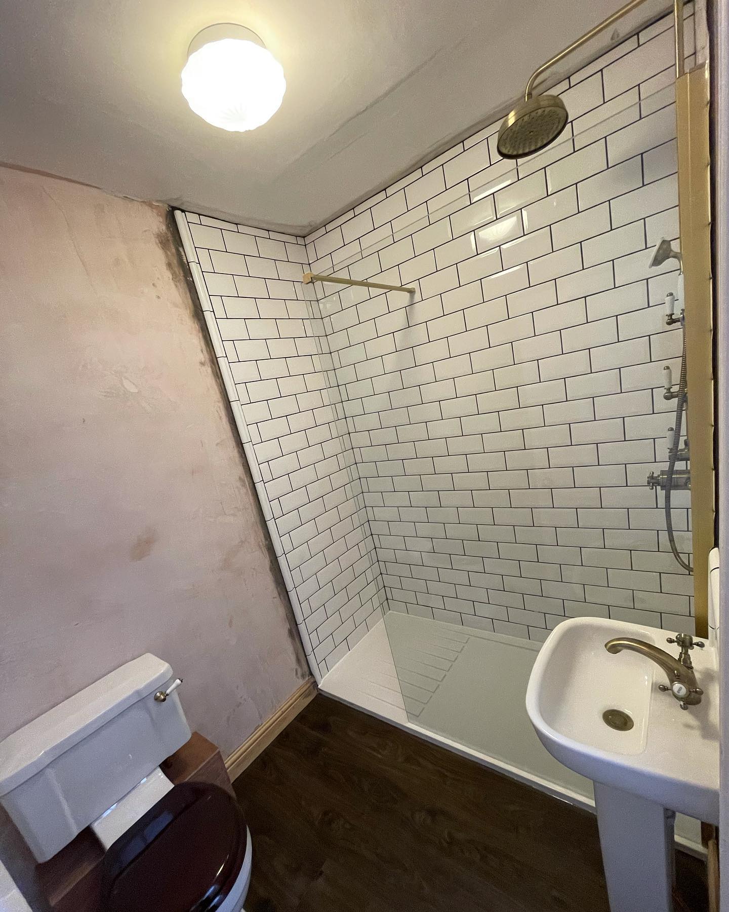 Something different for a change, brass everything 🛁🚿
.
.
.
.
#plumbing #plumber #plumbinglife #plumbersofinstagram #plumberslife #plumbproud #plumbing101 #plumbinglife👷 #bathroomdesign #bathroomrenovation #shower #showerdesign #showerscreen #brass #brassshowers #brassdecor