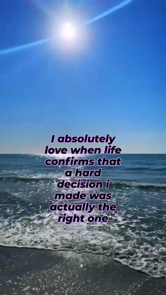 I think about this a lot... I wouldn't be where I am today, living my dream life...
🎨 A full time creative
👩🏻💻 Business owner
🌴 Living in Florida
💖 In love
🫂 Surrounded by the best of friends
... Without pushing through the hard decisions
#smallbusinessowner #dreamlifestyle #femaleentrepreneur