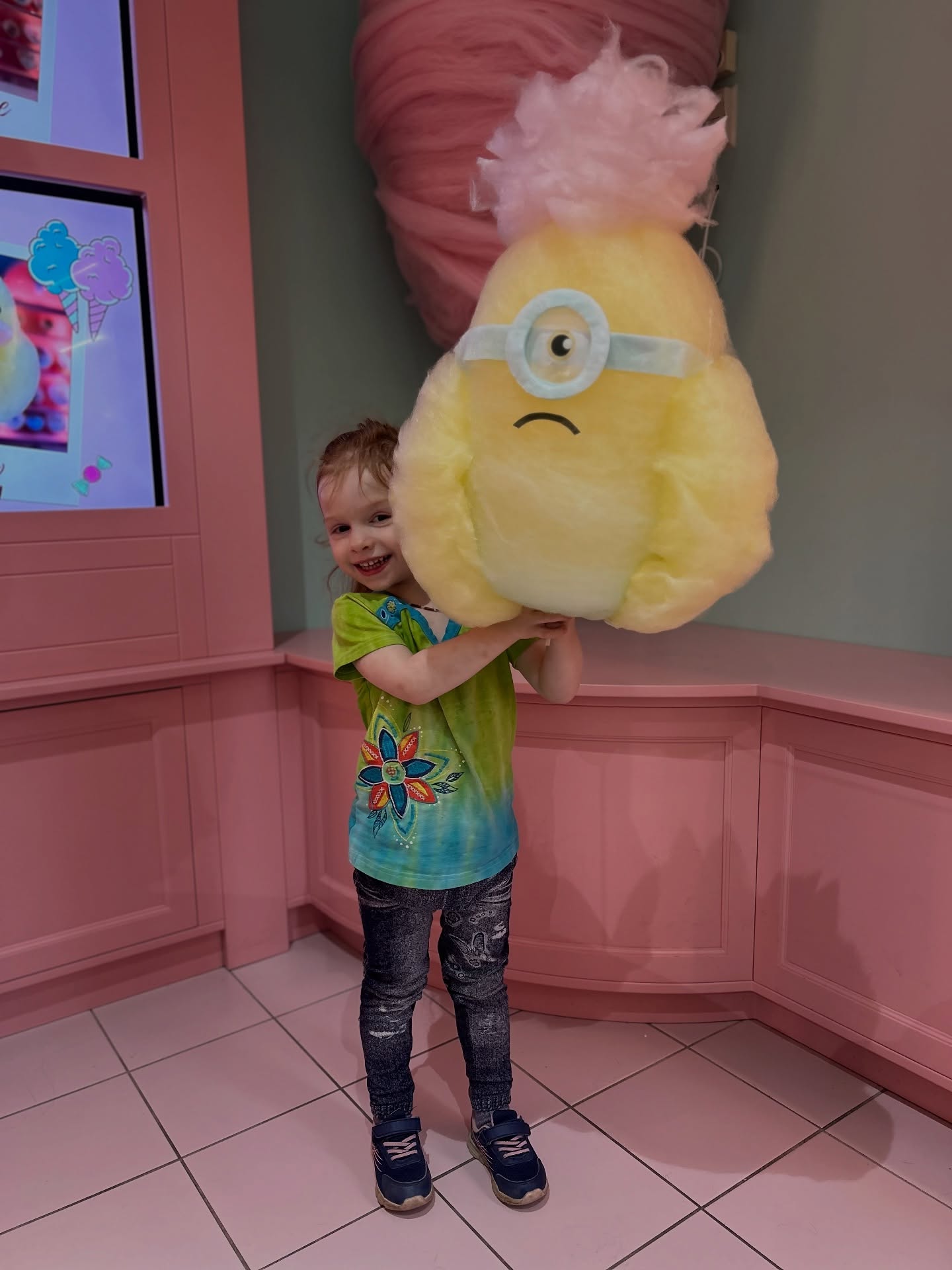 Quelqu’un devrait vraiment prévenir Gru…
Ses @minions se sont transformés en barbe à papa chez Fluff’n’Flicks. 💛
Et oui, les enfants viennent déjà chercher le leur.
—
Someone should probably tell Gru…
His @minions have turned into cotton candy at Fluff’n’Flicks. 💛
And yes, kids are already coming to get theirs.
#cottoncandy #minions #barbeapapa #montreal