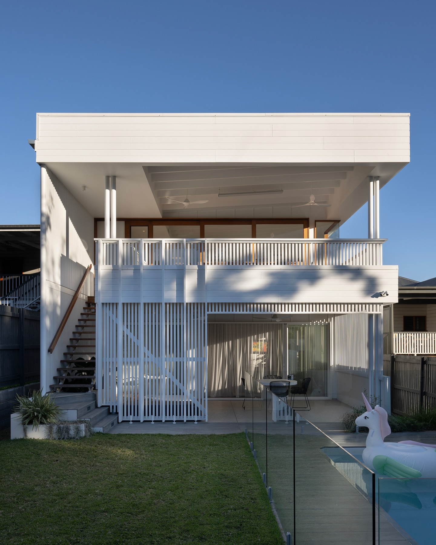 Hoping for the sun to come out this weekend 🌞 In the meantime, some recent sunny shots of Primrose
📸 @alannajaynemctiernan
🛠️ @frameologyconstructions
🏠 @primrose.reno
📐 @ingineered
🏢 @hickeyoatley
#brisbanearchitecture #architecturallandscaping #brisbanearchitect #landscaping #queenslandhomes #australianarchitecture