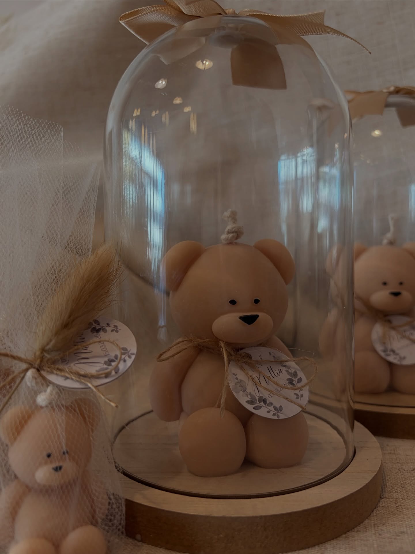 — PROJET OURSONS 🧸
Tellement contente de pouvoir reprendre les projets baptême - anniversaire - mariage ! ✨
C’est toujours un plaisir de pouvoir donner vie à vos idées ✨
La cliente ici a choisi l’odeur douce couverture qui s’y prête parfaitement - douceur et tendresse pour cet anniversaire/baptême. 🤍
Merci pour votre confiance 🫶🏼