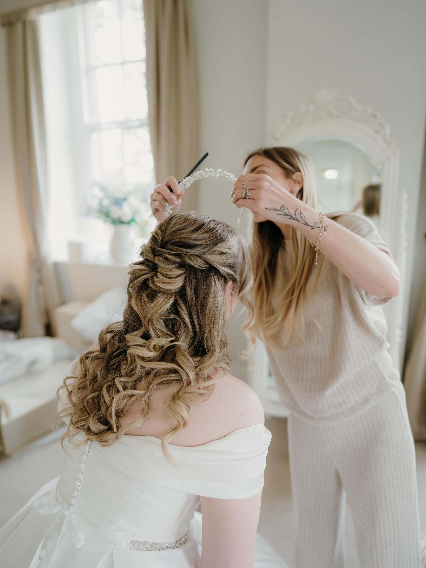 Veil placement. A veil can be worked into 99% of styles. What changes depending on the style is the height of the veil.
Will I see my Hair through the veil?
This depends on the thickness, pleating of the veil. Most brides will take their veil off halfway through the day so you can benefit from two different looks and really get chance to show off your hairstyle.
stunning photos from Emily‘s wedding day at one of my favourite venues Bourton Hall
Photography by @laurajaynephotographer
Make up by @haleymarie_mua
#bridalhairstylist #weddinghairinspo #leicesterweddinghair #weddinghairleicestershire #northamptonweddinghair