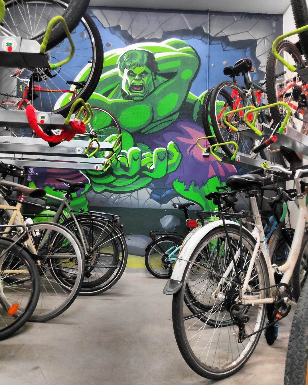 Hola,
Servicios y precios;
Skyb en Barceloneta está creado con el fin de guardar la bicicleta de forma fácil y segura, fomentando así, el uso habitual de la bicicleta en Barcelona, el deporte y bienestar físico, mental.
- Disponible 24h
- Plazas de aparcamientos exclusivas numeradas
- Anclajes de seguridad en cada plaza de aparcamiento
- Puerta motorizada
- Puerta reja de seguridad
- Cámaras de vídeo visión directa 24hs, 365 días al año, Non Stop. Audio, Fotografía
- Sistema de iluminación blanca, por detectores de movimiento
- Seguro por robo
Todos los medios tecnológicos para guardar tu bicicleta de forma fácil y segura, evitando robos, deterioro, ganando espacio en tu piso y así poder tu bicicleta ideal. Puedes pasar y ver como funciona
Precio: 16€ Mes + 16€ Fianza (Se devuelve). Se firma un contrato, estancia mínima es 30 días y debes pagar los días 7 de cada mes, aportando una cuenta bancaria.
Dirección parking: Sant Elm, 4.
Oficina Privada
Skybicicletas@gmail.com
Facebook: Skyb.parking
Web: http://www.skyflats.es/skyb
#barcelona #biciocasionbarcelona #bicibarcelona #bicingbarcelona #barcelonaenbici #barcelonacity #barcelona_cat #barcelona_world #barc #barcelonabeach #ciclismo #bici #cycle #bikelife #roadbike #sport #bicicleta #barcelona #ciclista #instabike #instacycling #barcelonetabikes