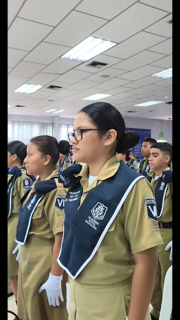 Hoy no solo cerramos un ciclo… celebramos todo lo aprendido. ⚓
Nuestros cadetes de Séptimo de Básica culminan una etapa importante y continúan su travesía hacia nuevos retos.
¡Felicitaciones por este gran logro! 🌊✨
#academianavalguayaquil #formandolíderes #orgullonavalino #disciplinaquetransforma