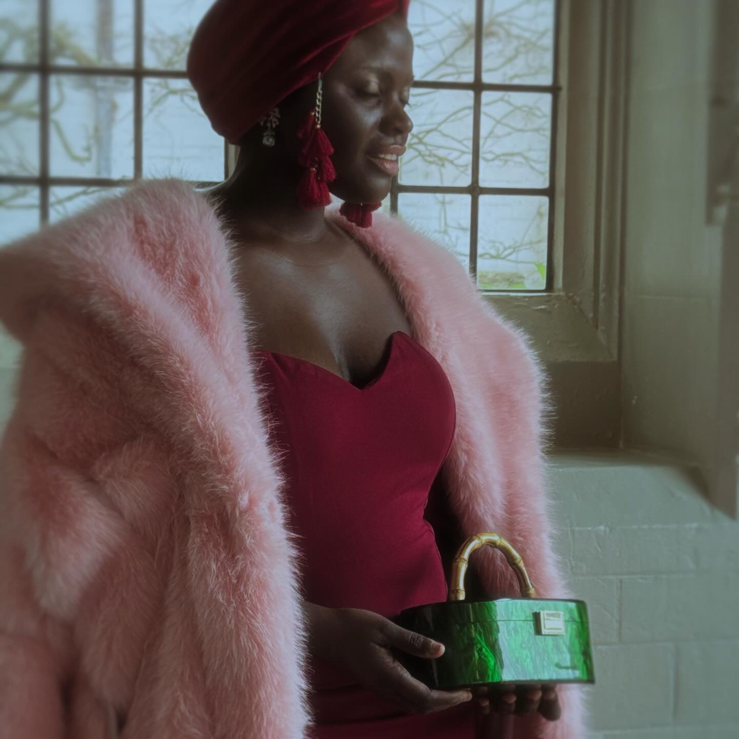 Ladies, can we just take a moment to appreciate teamwork? ✨
A little love for these brilliant creatives: @chloejwhichello and @rachelbashabe. There’s nothing quite like bringing talented women together, letting ideas run free, and ending up with photographs that feel every bit as exciting as the launch itself.
And keep your eyes peeled for the creative work of my darling friend Chloe—she’s been weaving a little magic behind the scenes, quietly stitching Harlem Carter into the pages of a few magazines. You’ll be seeing her brilliance appearing very soon… watch this space.
In the meantime, take a moment to appreciate a few stars from the shoot: the stunning Rachel, our Mansfield blush Coat, our simply beautiful Beverly Hills Palm Acrylic Clutch, and the velvet turban that started a thousand whispers, “A Kiss Before the Alibi.” 💋
Proof that when talented women come together, something rather special always happens. #VintageAccessories #womeninspiringwomen #women #womenartists #womenfashion