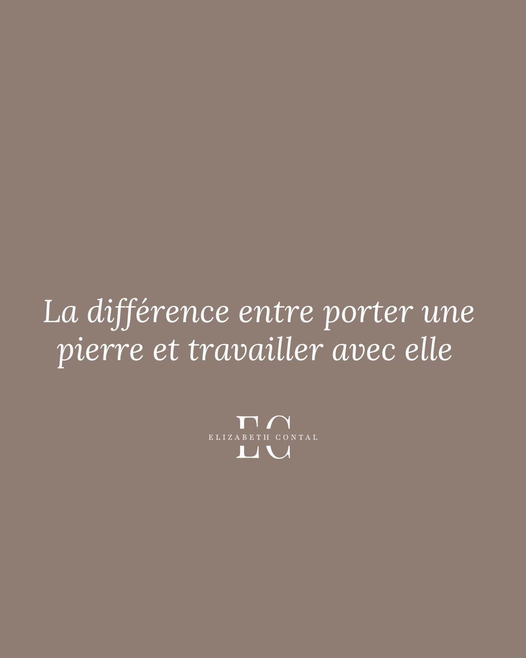 ✨ Porter une pierre… ou travailler avec elle : ce n’est pas la même chose
Beaucoup de personnes portent une pierre en bijou ou dans leur poche pour profiter de son énergie.
C’est déjà une belle manière de se connecter à ses vibrations au quotidien.
Mais travailler avec une pierre va plus loin car cela implique une intention, une présence et parfois un accompagnement
La pierre devient alors un véritable outil énergétique, qui peut soutenir un travail intérieur, accompagner une libération émotionnelle ou aider à rééquilibrer certaines énergies.
💠Porter une pierre, c’est recevoir doucement son influence dans votre quotidien.
✨ Travailler avec une pierre, c’est entrer en relation avec elle et utiliser son énergie de façon plus consciente.
Les pierres peuvent être de précieuses alliées, surtout lorsqu’elles sont utilisées avec respect et intention.
💬 Et vous, portez-vous parfois des pierres ou avez-vous déjà expérimenté un travail énergétique avec elles ?
#lithotherapie #pierresnaturelles #energie #bienetreholistique