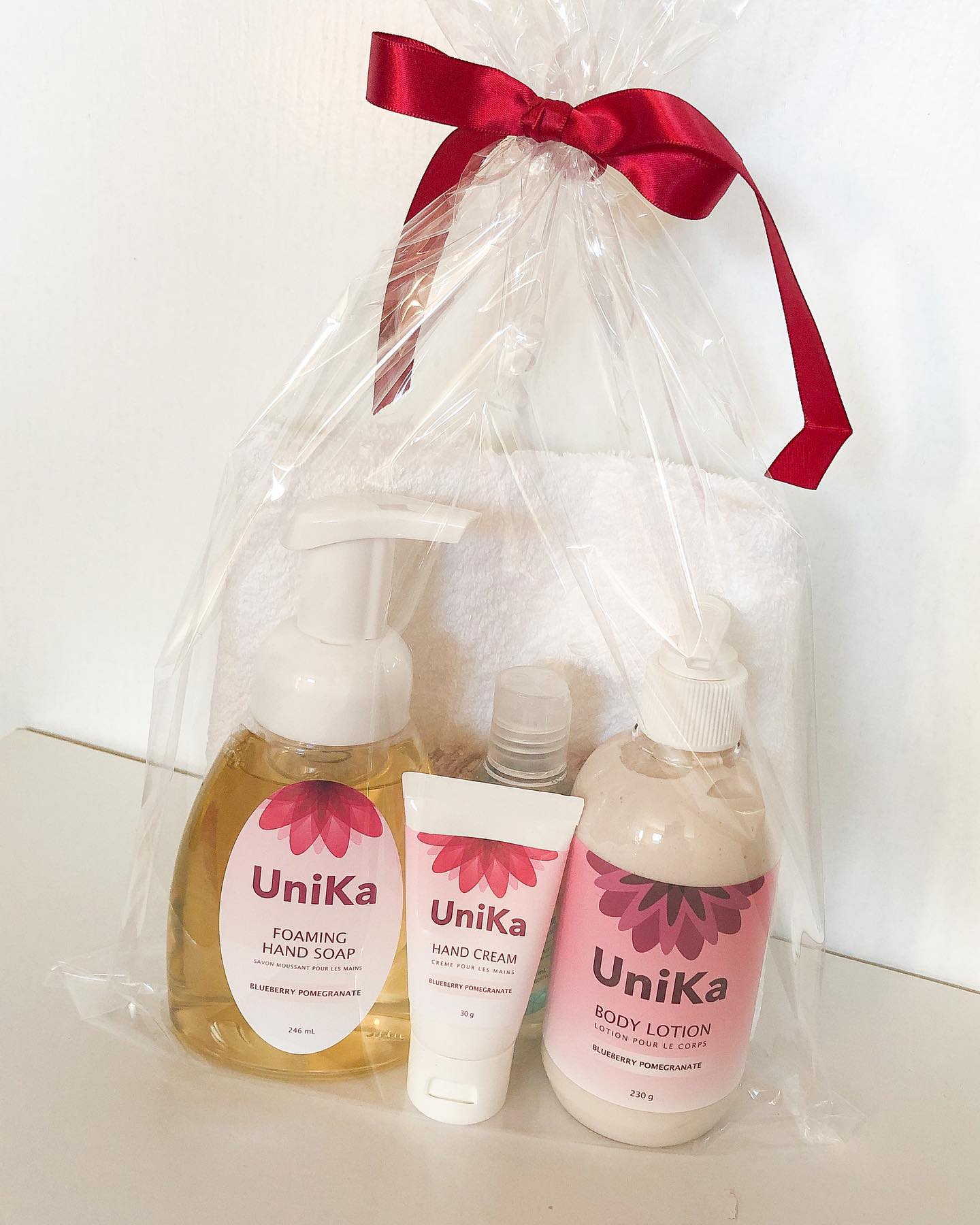Send us an email to create a custom gift set!
📧 pndemare@unikacosmetics.com