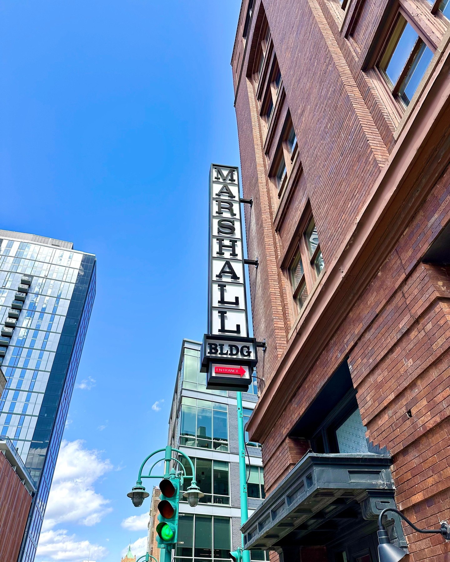 Prepping for @gallerynightmke next month by taking a trip through @themarshallbuilding 🎨
Take your own art walk by exploring the six floors of galleries and creative spaces like:
🖼️ @kimstoragegallery
🖌️ @kashescollection
🤝 @material_studios_and_gallery
Well ... what're you waiting for?! Get out there and be ready to get inspired, MKE 👩🎨
📸: @celestrellas (1), @kaylaschaffer31 (2), @unfinishedlegacy_flagship (3), @material_studios_and_gallery (4)