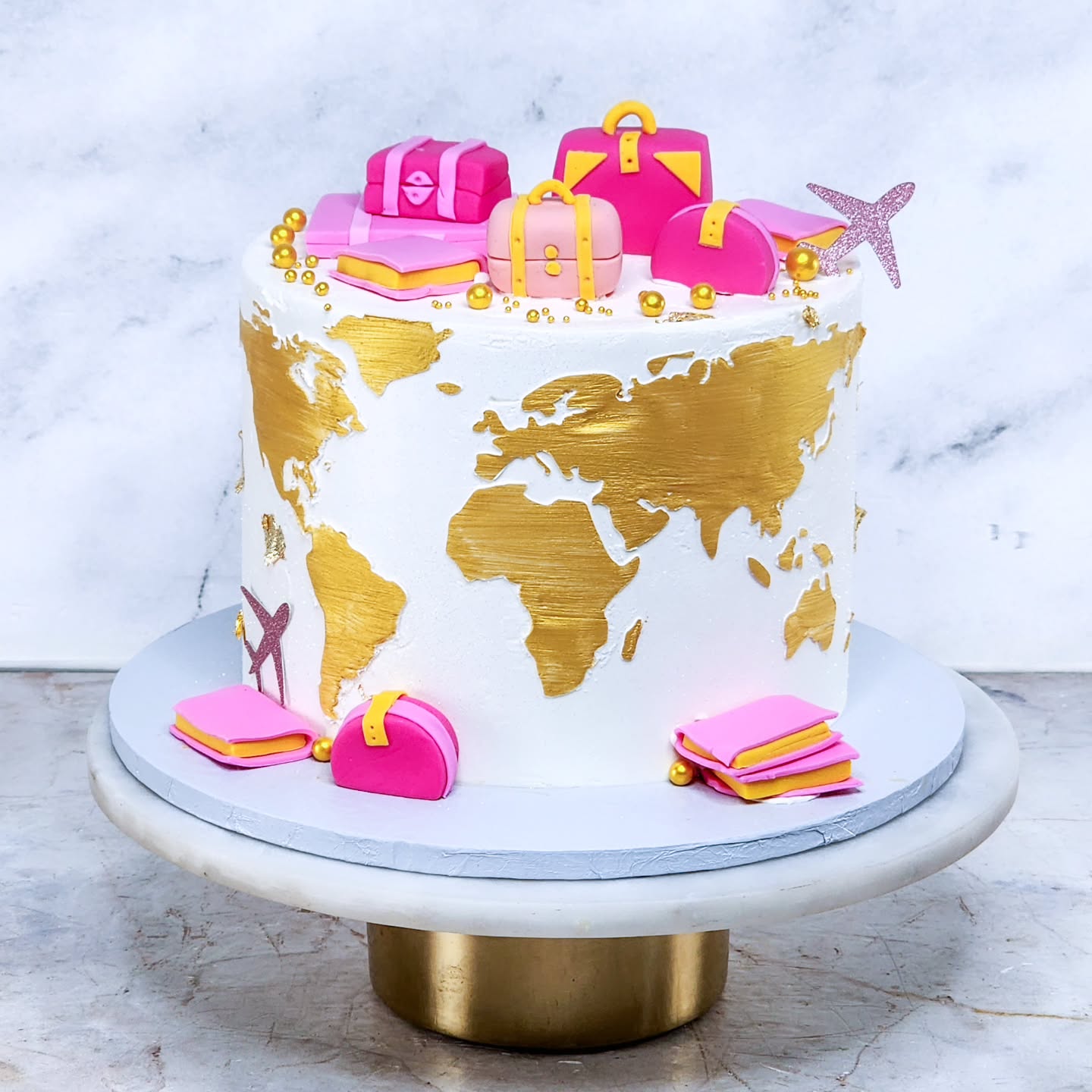 Exploring the world ๐ โจ๏ธ ๐ซโ๏ธ
#TravelCake #stencilart #travelingram #2026Bakes #Marlenebakes