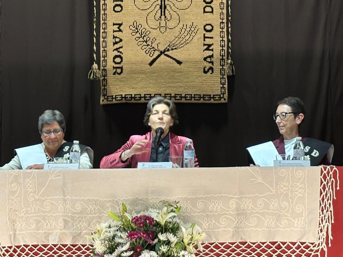 ▪️◽️El pasado 7 de marzo se celebró el ACTO DE IMPOSICIÓN DE BECAS a las colegialas Teresa Rangel, María Romero y Olga Rubio