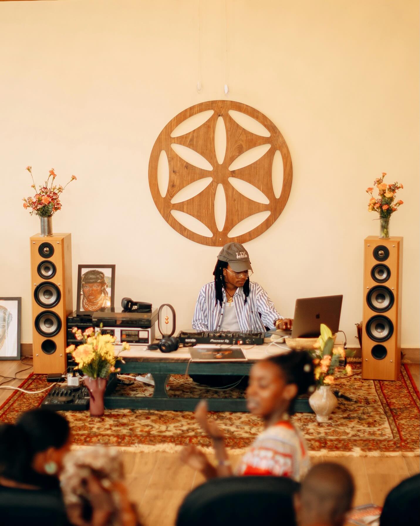 Thee Farmers × Umoja: an evening of music, presence, and shared energy 🌱
Together we gathered to listen — really listen! — to a journey through Black music. Not just a set, but a listening room for the culture. A space to sit with the music, to feel it, to let it move through the room and through each of us.
Moments like this remind us that wellbeing is community, rhythm, conversation, and simply being together 🤎
Thank you to everyone who joined us and helped create this atmosphere. More gatherings to come!
#beUmoja #theefarmers #daressalaam #tanzania #musichealsthesoul
Photographed by 📸 @showhauss