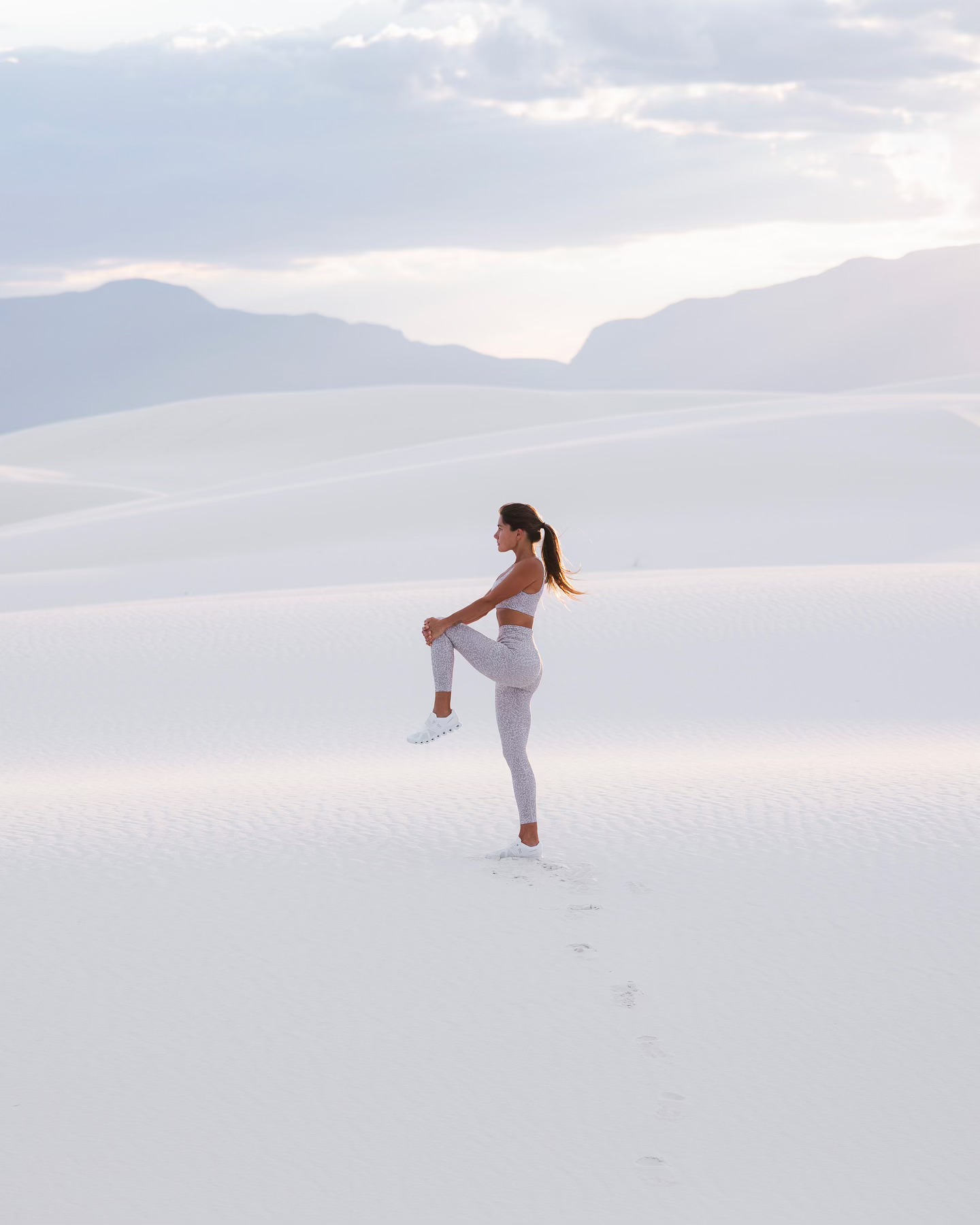 A minimalist environment, a lovely model, a bunch of @vuoriclothing clothes and off we go.
@webslauren and I came up with the idea of combining creativity and fun on a trip to the desert in New Mexico for a spec concept for the activewear @vuoriclothing
Here’s a first selection of what we shot there
@toaststudios #spec