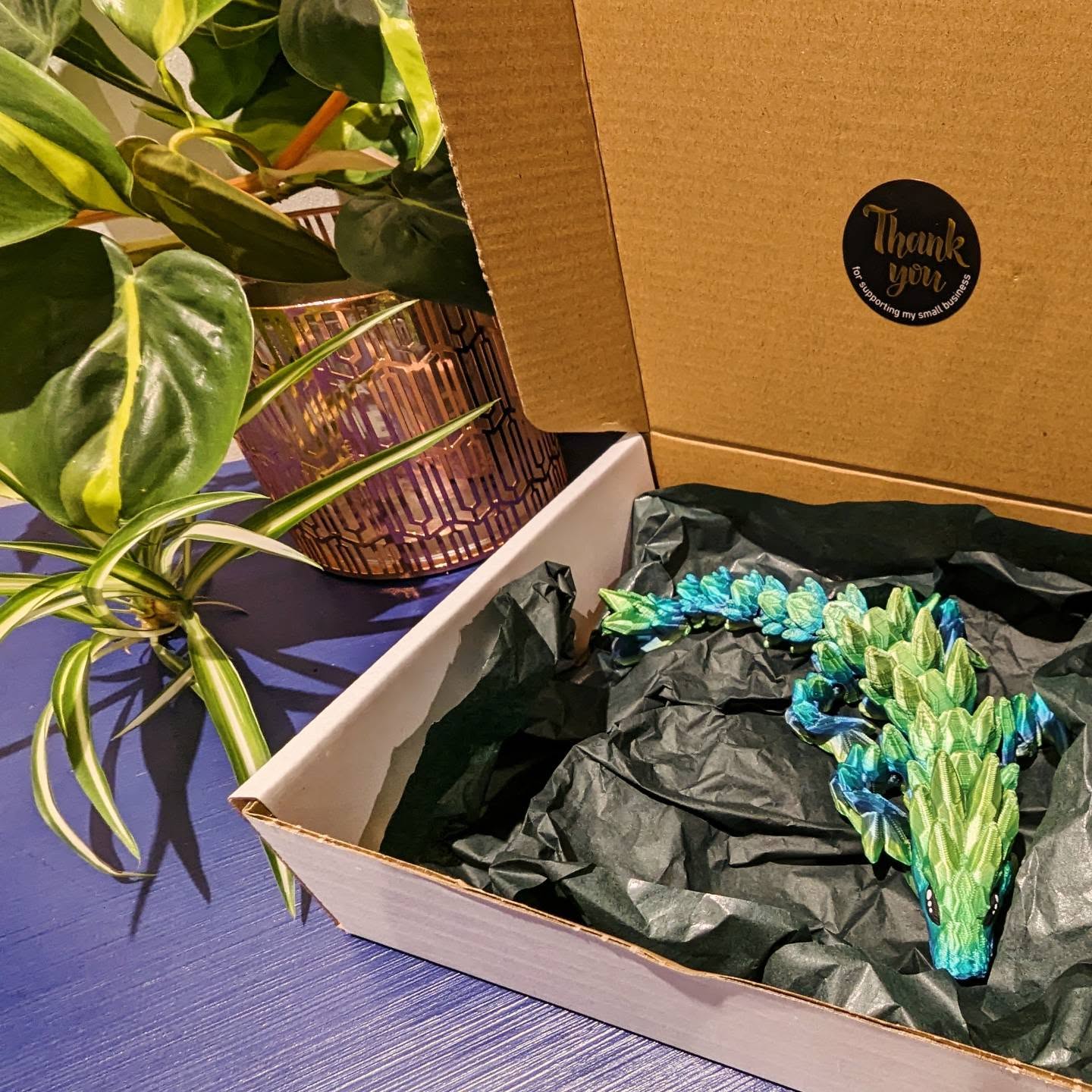 Boxed up and ready to make the short trip to their new owner! This gorgeous Blue-Green gem dragon will be the perfect gift! 🐉🐲🎁😎 #dragons #draigonsden
Looking for a unique gift for someone? Visit www.draigonsden.com