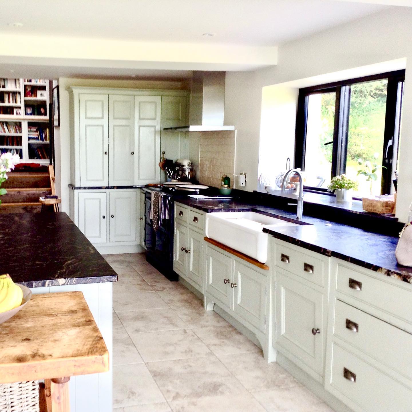 How old do you think this kitchen is? It might surprise you we installed this beauty way back in 2012, over 8 and a half years ago now!! We love showing you new projects, but it’s always good to see how the oldies look, after all you don’t want to keep ripping your kitchen out every few years! #jharriskitchens #isleofman #handmadekitchens
