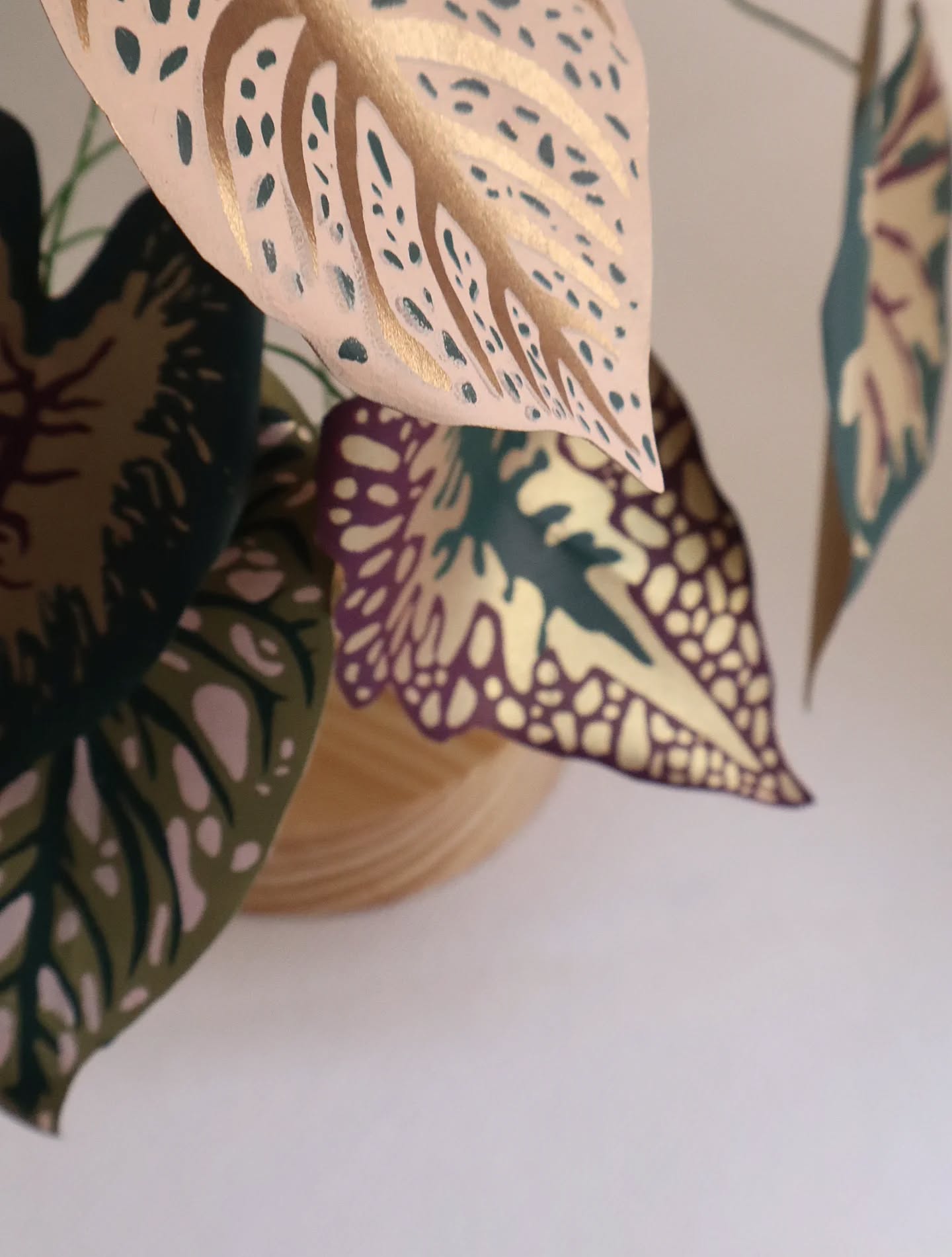 Surprise !
Une petite surprise est à venir avec Laura @faux_plis.
Un projet pensé à deux avec nos savoir-faire mélangés. On espère que ça vous plaira.
.
.
.
#poussiereredesrues #serigraphie #paper #artdupapier