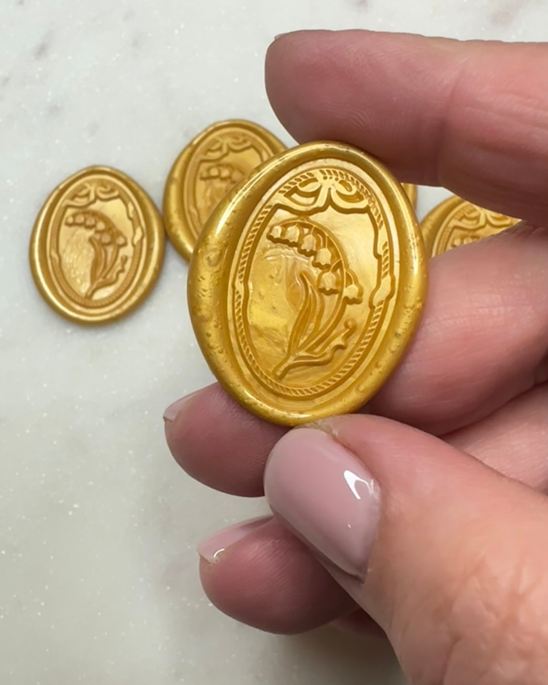 🎨✨ The week that was! Our studio was buzzing with creativity last week! Swipe to see these stunning creations. Which one’s your favorite? Let us know in the comments! 💬👇 #StudioVibes #Weddings #CreativityUnleashed #WaxSeals #LastWeek