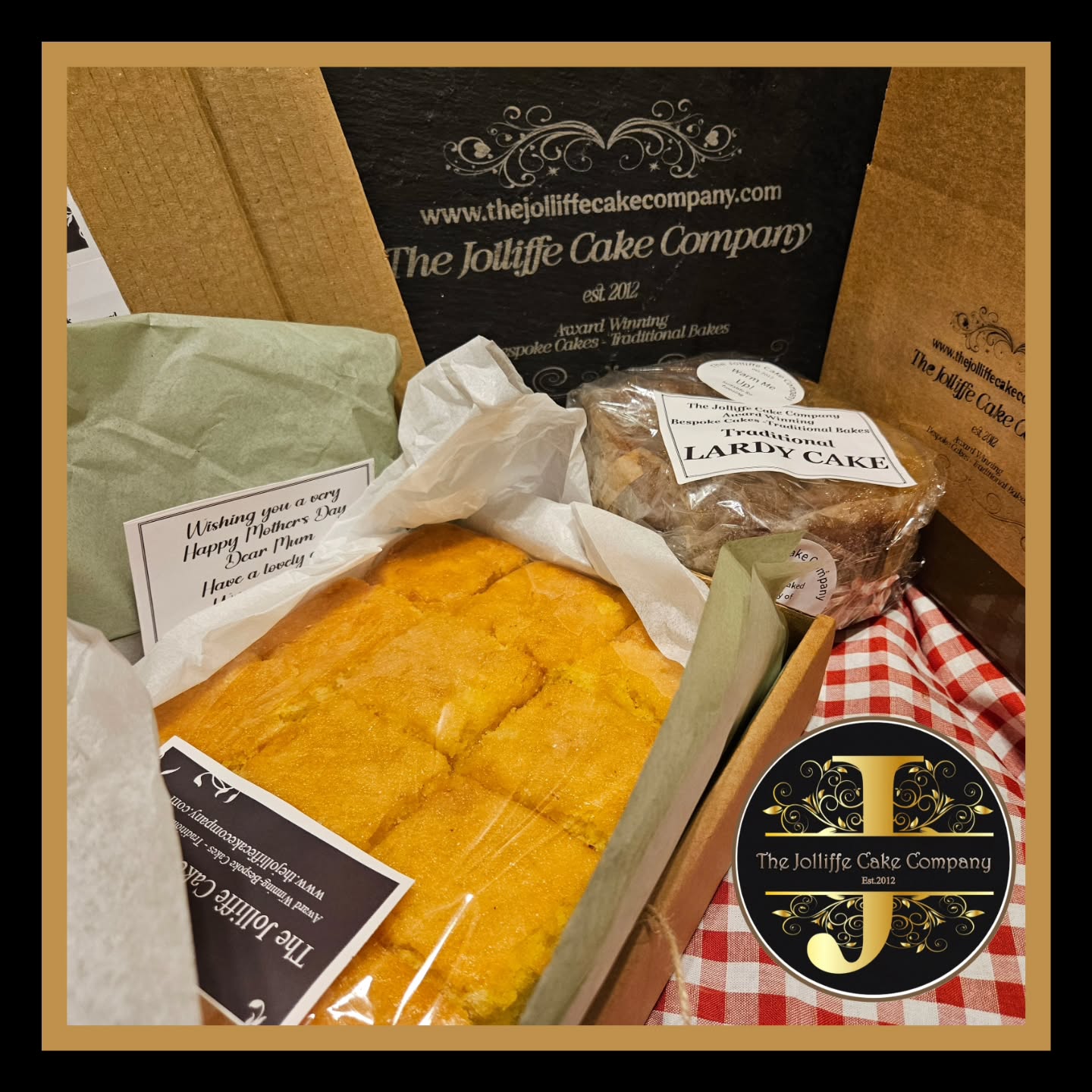 All Mother's day orders have been despatched, even the ones who ordered after the cut off point, as, well, I wish I had my Mum to give gifts to on Mother's day, so would hate for them not to arrive. Lardy cake combi boxes with Bread pudding and Lemon drizzle, more lemons drizzles, Coffee and Walnut cake, Chocolate Oat squares/Oaties, lots of lardy cake as usual .
Remember your Mum on Mother's day .
#mothersdaycakes #thejolliffecakecompany #combibox #lardycakebypost #ukberkshire