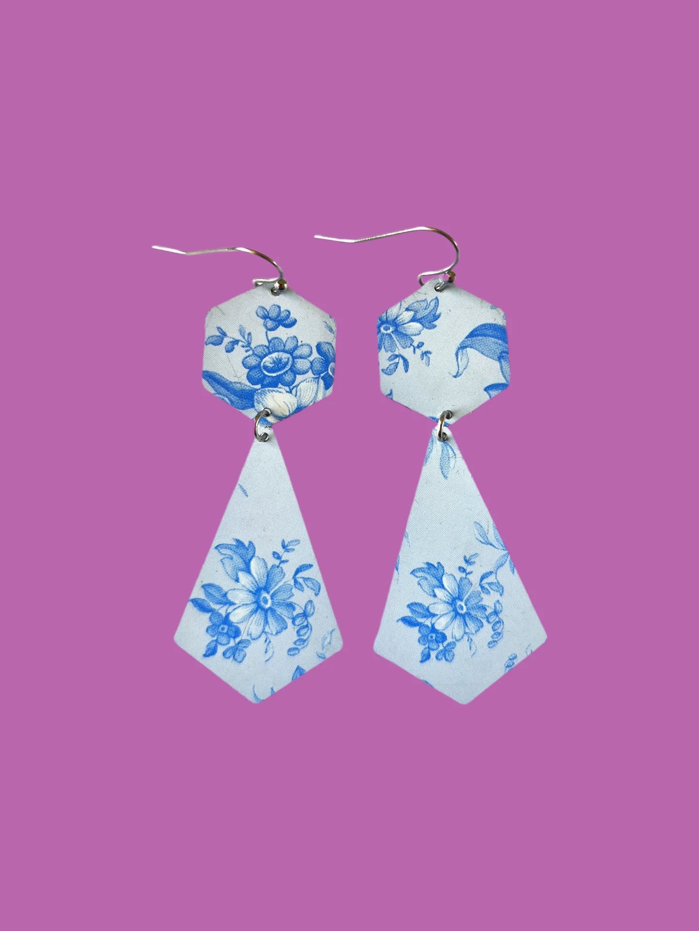 Goodmorning! Enjoy your Tuesday! What are your plans for today? I have got a busy day today at @tudelft, so I am wearing some good shoes for walking! I've got 4 meetings in 4 different buildings on campus: Bouwcampus, Civil Engineering, Industrial Design and X. I always like to walks across campus, and inside the different faculties.
#makerfairedelft #makerfaire #earringgalore #earringsaddict #functioneelbeheer