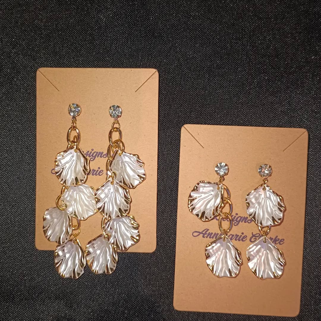 Playing around and created something beautiful. White&Gold shell Earrings.
