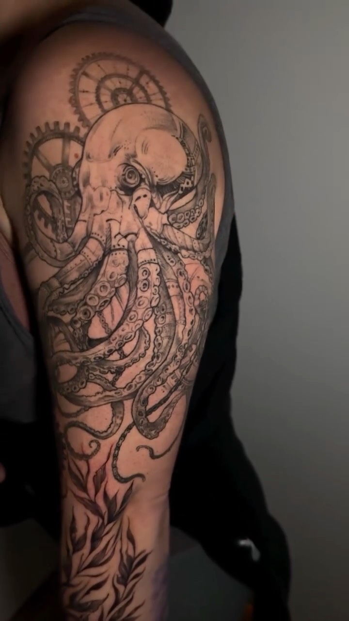 Some little additions to this sleeve!
#denverartist #tattoodenver #coloradoartist #denvertattooartist #coloradotattooartist