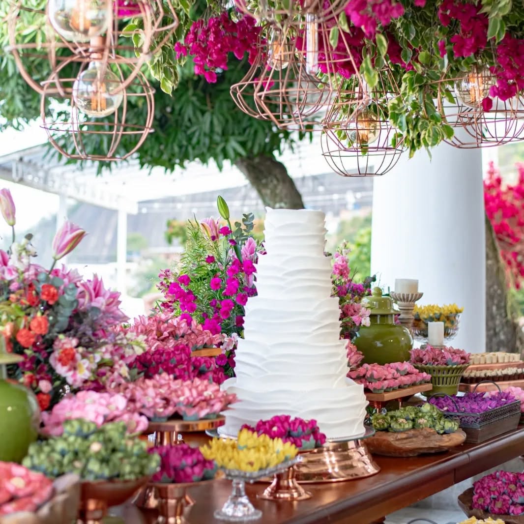 Decoração incrível!
A paleta de cores quentes tem infinitas possibilidades para fazer da decoração uma atração à parte do casamento. Nessa decor cada detalhe foi pensado com muito carinho, a combinação de cores, os móveis e os objetos de decoração tornaram um ambiente super aconchegante e acolhedor. Nós amamos!!
😍😍
.
.
.
.
.
.
#casorioperfeito #decorcasorioperfeito #noivas #noivas2024 #noivas2025 #noivasrj #casamento #casamentorj #inesquecivelcasament #wedding #weddinginspiration #decorcasamento #decoraçãodecasamento #decorandocomamor #noivascariocas #casamentorio #blogsdecasamento #flowers #muitasflores #angradosreis
#casamentoangradosreis