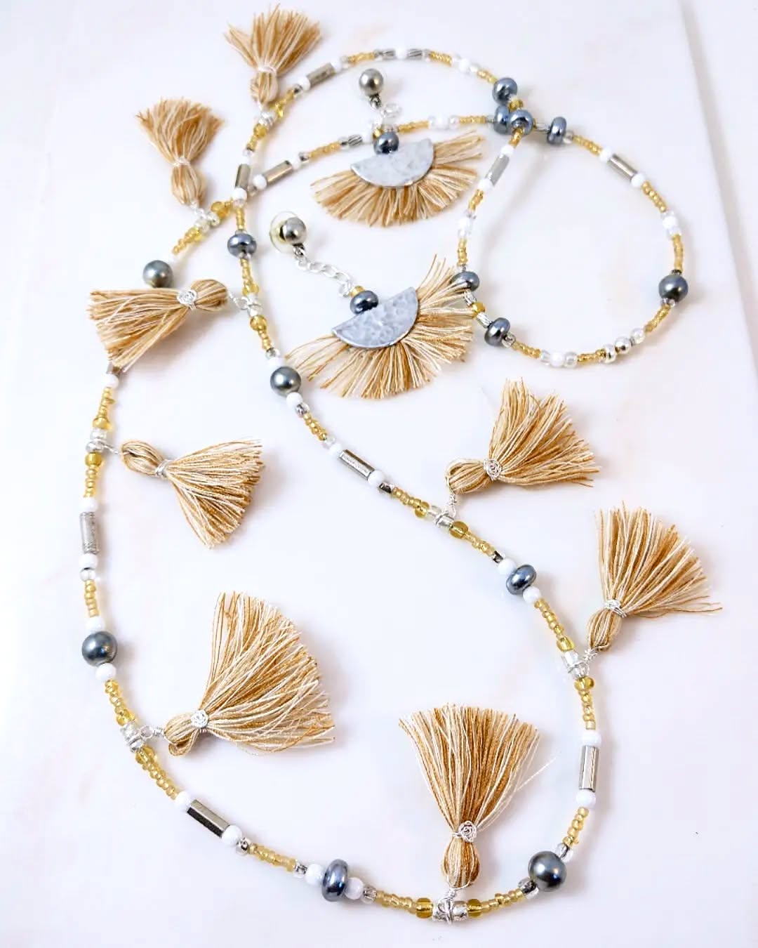 A bit of tassel fun! 😊
Check out my YouTube Channel: Linda Jones Wire Jewellery for my 'Tassel Fringe' Necklace and Earring tutorials ❤️