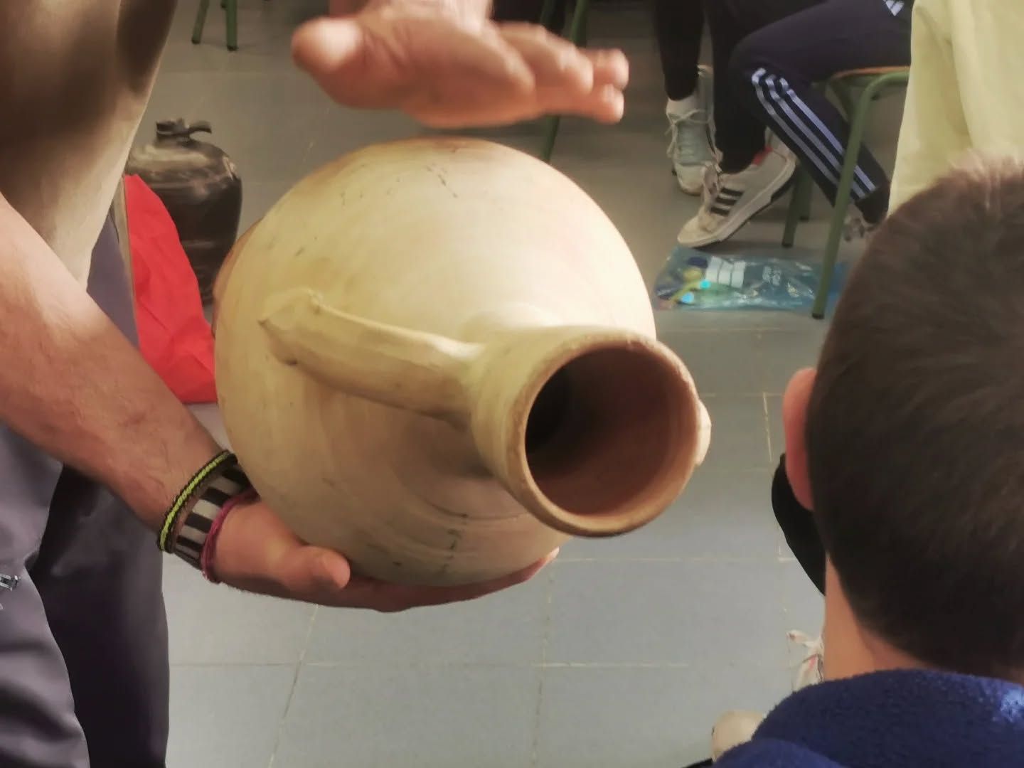 73 alumn@s de quinto de primaria del @ceipnuman nos han acompañado en los últimos talleres #darlalata de #instrumentosreciclados. Dentro de la campaña de concienciación medioambiental puesta en marcha por @valorizasm y @ayuntamientodesoria.
#reciclajecreativo