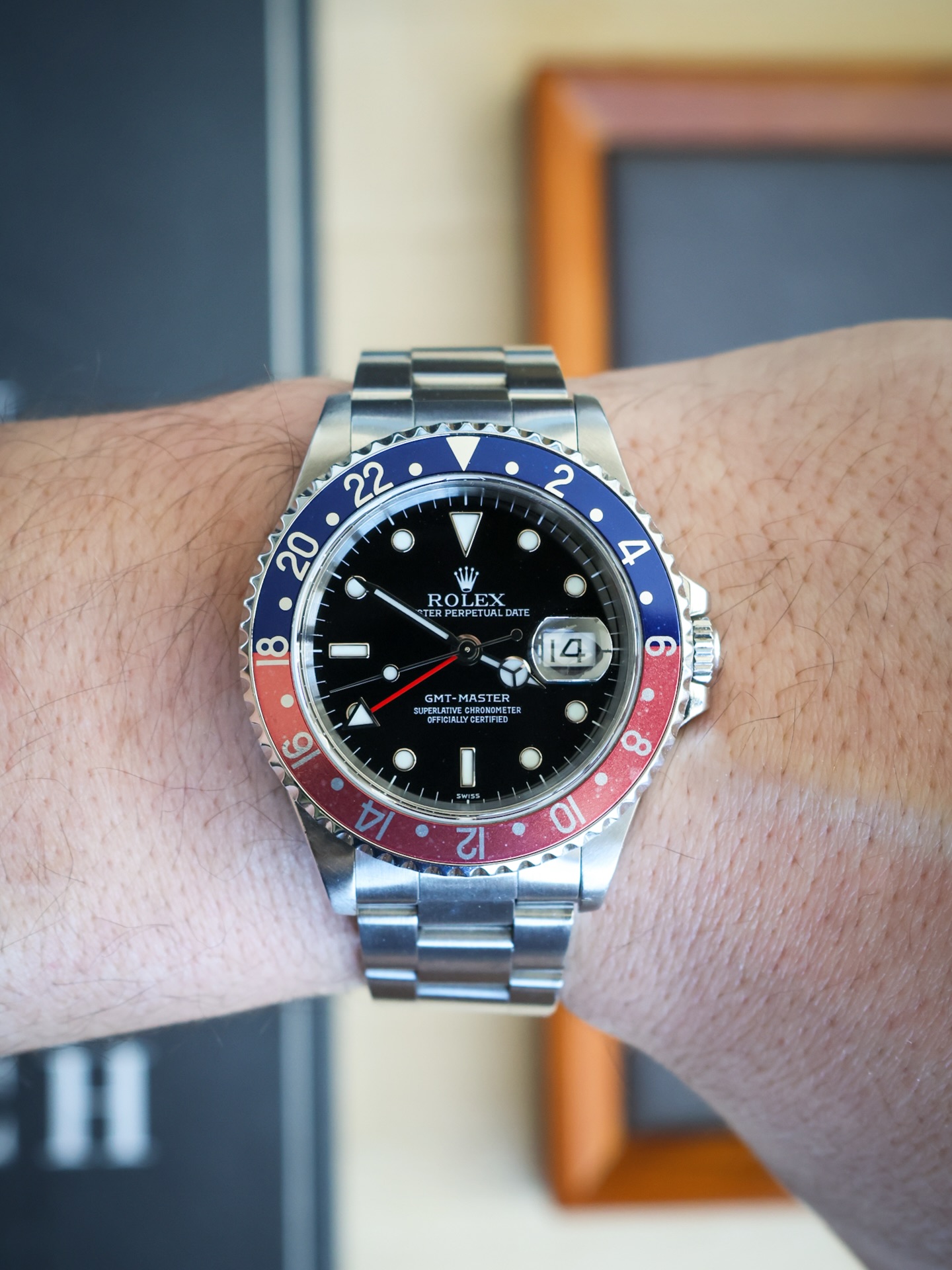 🚨NWA🚨 This isn’t the average #newwatchalert post, it’s also a #grailalert that I’m sure excited to share 🏆
I could write pages about the Rolex GMT-Master 16700 - its black lacquered, Swiss-only transitional dial, simplistic caliber 3175 movement, and naturally faded “pepsi” bezel 🥤
But for now, I’m going to sit back, drink my coffee, and just stare at this watch for a while. Sometimes the pursuit makes the reward even better⏱️
⌚️: @rolex GMT-Master 16700 (1999)
#watchfam #watchesofinstagram #rolex