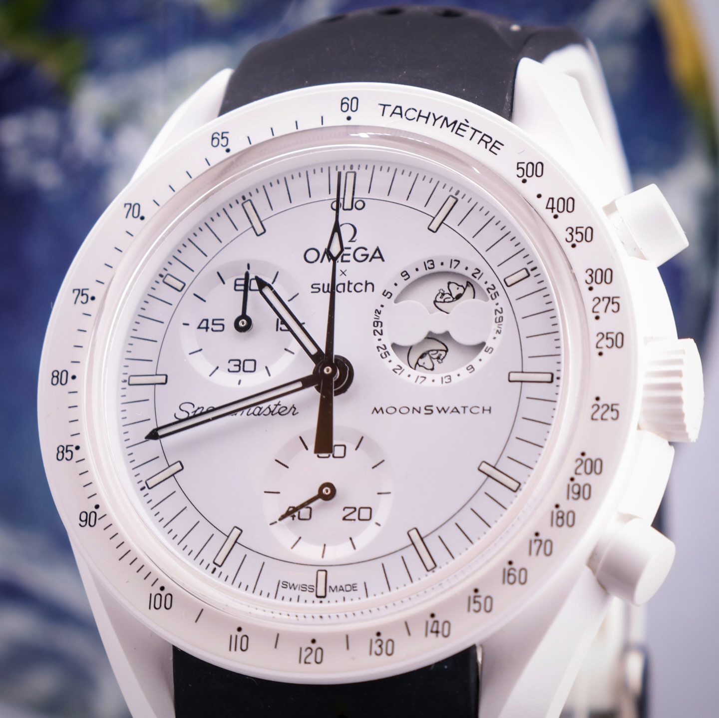Thought it was time for a little #whitedialwednesday post for a watch that is a bit polarizing in the watch community 👀⚪️
This is the Swatch x Omega Mission to Moonphase “Full Moon” - featuring a moonphase that has a little snoopy figure napping in the moon’s crescent 🌙
I get why some may think this watch is cheap since it’s made out of bioceramic (a fancy word for hard plastic) and has been over-hyped into the stratosphere by flippers - but there’s something about the collaborative style and playfulness that draws me in 🤷🏻
Do you have a Moonswatch that you secretly enjoy?
⌚️: @swatch x @omega Moonswatch Mission to Moonphase “Full Moon”
#swatch #moonswatch #watchcollector