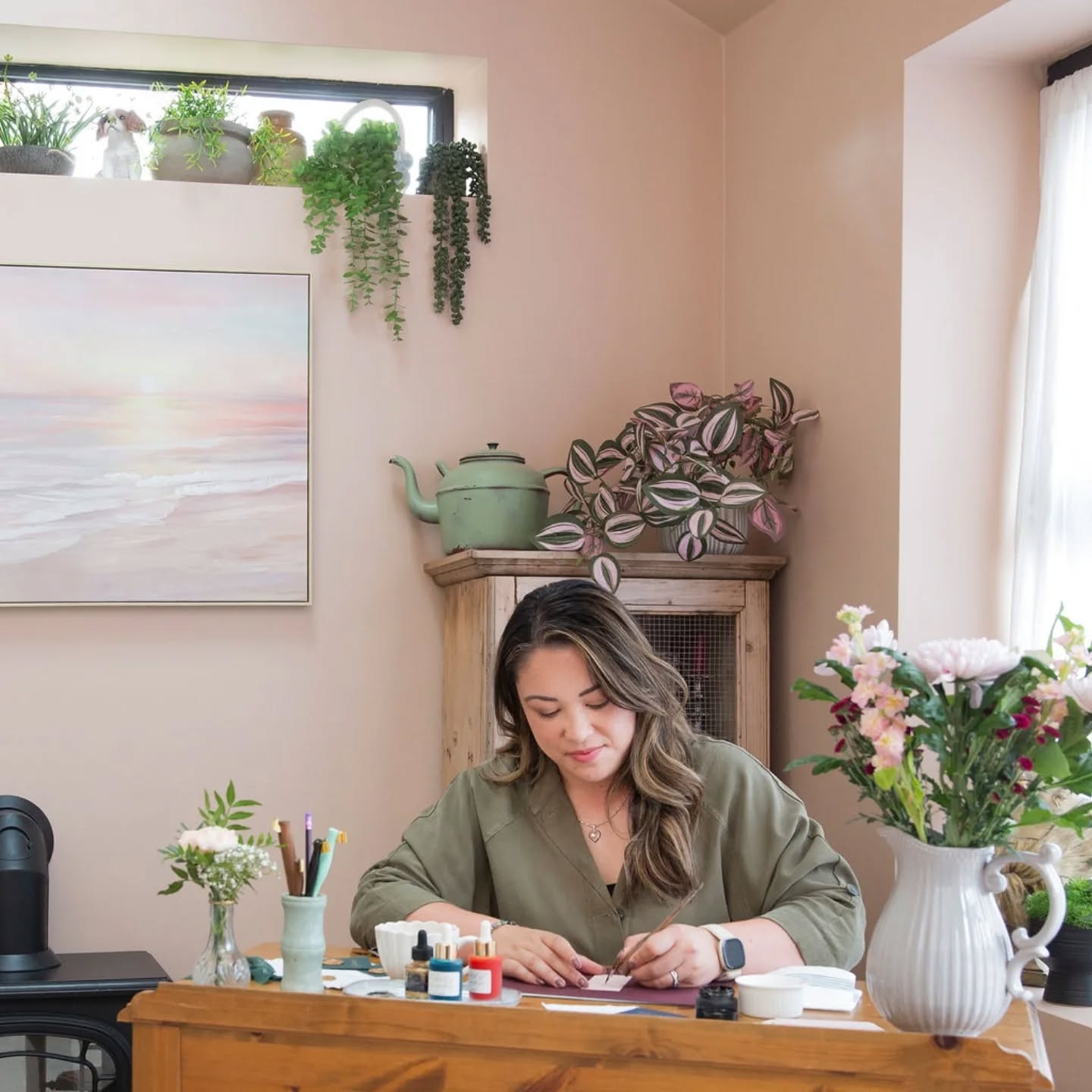 📷 Brand shoot with Nikki at @carleandmoss
Nikki and I first met way back when I was working in Wedding and Events venue hire. We met for coffee and instantly clicked.
Almost ten years later, so much has changed in my career, but Nikki is still by my side cheering me on whenever I doubt myself.
When it came time for a branding refresh, new photos were a must — and Nikki was my obvious choice. She photographed my wedding so I knew I was in very safe hands! 🥰
To say I’m chuffed with the results is an understatement. Nikki made me feel completely at ease on the day and took so much care capturing the product photos — and it really shows!
Feeling incredibly grateful to have such a talented, knowledgeable friend and a businesswoman who supports other businesswomen in my corner. 💙
Fun fact: the brand shoot took place last summer but I wanted cosy jumper vibes. It was a sweaty day! 😂
Crockery and tableware featured kindly supplied by @alba.tableware
#CotswoldsCalligraphy #brandshoot #brandphotography #smallbusinessbranding #businessphotoshoot