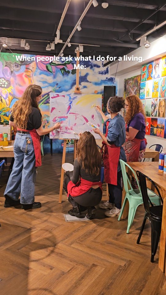 Hard at work 💁♀️💁♀️💁♀️
#artplaylondon #artplay #artbar