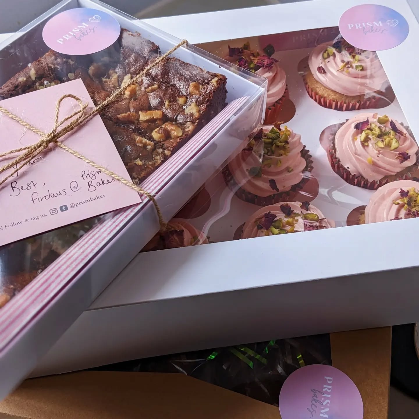 I think this is what you call love, in edible form 🤗✨💕
Do you love to receive homemade foodie gifts?
www.prismbakes.co.uk