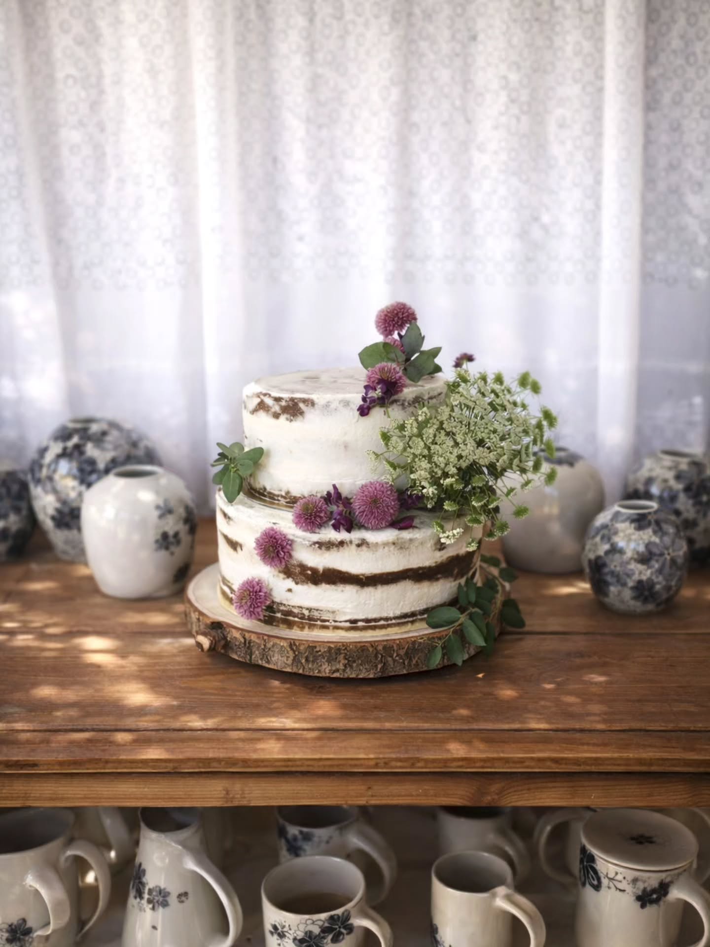 đ° Une nouvelle douceur arrive chez @loiseaunocturne đż
Les naked cakes font officiellement partie de la carte !
Pour un mariage, un anniversaire ou une fĂȘte Ă cĂ©lĂ©brer đ
Des gĂąteaux tout en hauteur et en gourmandise,
avec cette touche naturelle que jâaime tant đ€
Merci Ă @rosebonbon.fleuriste pour les fleurs đș et Ă la Poterie dâAdelaĂŻde pour mâavoir laisser son atelier pour magnifier mes toutes nouvelles crĂ©ations đ€©
âȘïž Plus dâinfos sur mon site internet : rubrique NAKED CAKES.
#nakedcakes #nudecake #layercake #foudepatisserie #foodtrucklife