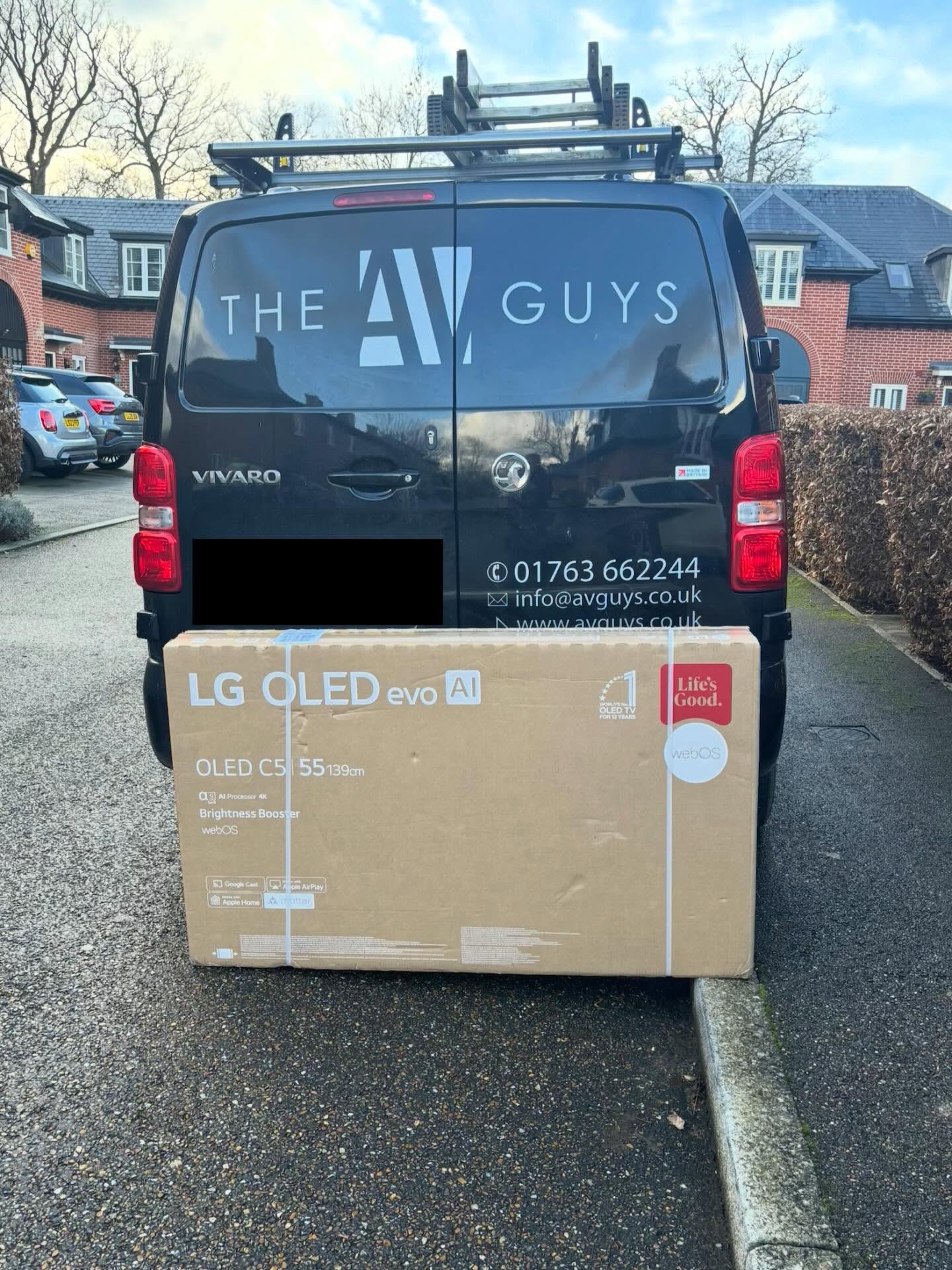 Another new television supplied and installed for a returning Hertford based client.
The AVGuys received a call requesting advice on a replacement television and were provided with a specific make and model of interest.
Television secured at a competitive price to that of the leading market suppliers and delivered direct to the client, with the addition of a 5 year guarantee.
Old television off of the wall ✅
New television on the wall ✅
Set up completed ✅
Happy client ✅