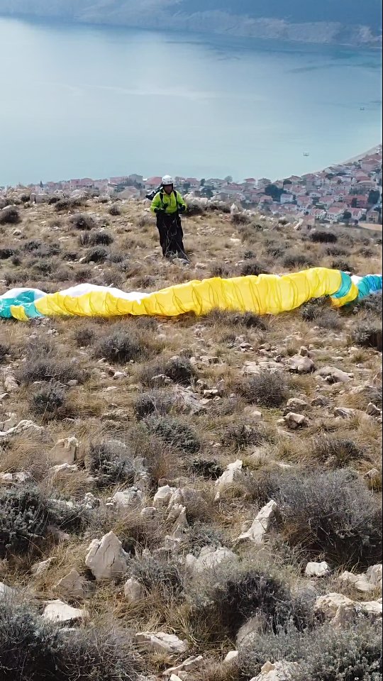Croatie, seul au monde, encore 🤩🪂🇭🇷
Ton prochain séjour parapente, c'est en Croatie 🤸🏼♀️
Viens découvrir les sites encore méconnus de l'Istrie. Du vol de site, vol thermique, thermodynamique et soaring, la région nous offre une multitude de choix pour une semaine de rêve 🤩
Avec la qualité YOOFLY, encadré par Olivier et Valentin pour un petit groupe de 6 pilotes maximum, un logement de choix et pleins de bonnes surprises 🎉
10 au 18 mai 2026
20 au 28 septembre 2026
Plus d'infos sur www.yoofly.ch