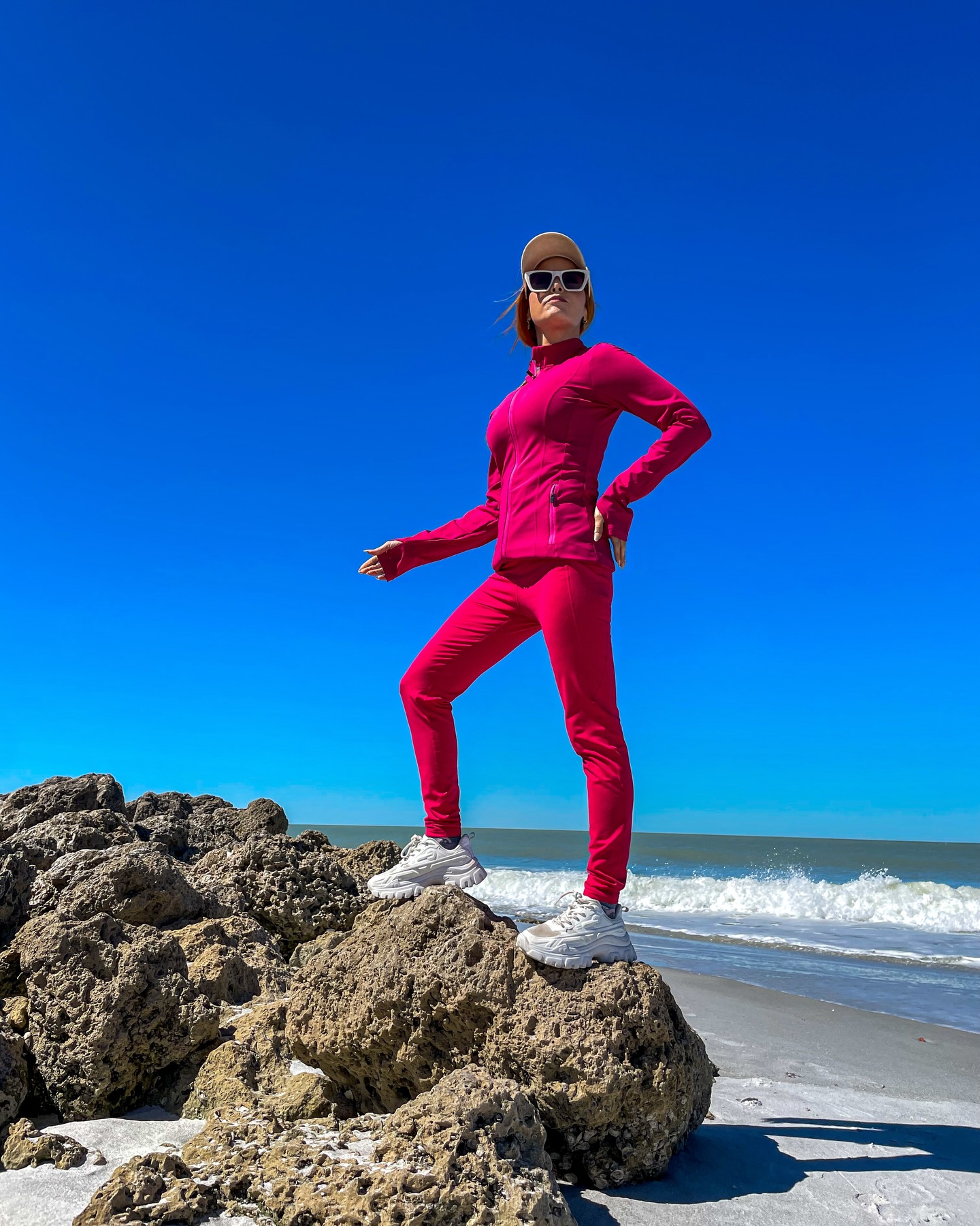 Manguezais tranquilos, sol quentinho, água calma… e uma parada surpresa na praia que rapidamente virou uma caça às conchas com a família. 🐚
Fizemos um eco-tour guiado pelo Big Hickory Island, remando pelos túneis de mangue até chegar na praia.
O que eu mais gosto desse passeio é que ele funciona para todo mundo — iniciantes, famílias com crianças e até quem quiser levar o cachorro.
É a mistura perfeita de aventura leve com momentos relaxantes.
Esse é o tipo de magia do Sudoeste da Flórida que eu amo viver. ✨
Se você está procurando algo diferente para fazer ao ar livre, fica aqui a dica:
vá fazer caiaque em Bonita Springs.
✨ O guia completo já está no meu blog com tudo que levar, onde sair e várias dicas para fazer o passeio em família.
Comenta KBS que eu te envio o link. 💕
🇺🇸🇺🇸🇺🇸
�
Calm mangroves, warm sunshine, glassy water… and a surprise beach stop that quickly turned into a full family shell-hunting adventure. 🐚
We joined a guided eco-tour around Big Hickory Island, paddling through peaceful mangrove tunnels before landing on the beach.
What I love most about this experience is that it truly works for everyone — beginners, families with kids, and even your pup can come along. It’s the perfect mix of adventure and relaxation.
Honestly, this is the kind of Southwest Florida magic I live for. ✨
If you’re looking for something fun and outdoorsy to do, consider this your sign to go kayaking in Bonita Springs.
✨ The full guide is now live on my blog — with what to bring, where to launch, and my family tips.
Comment KBS and I’ll send it your way. 💕
#bonitasprings #southwestflorida #kayaking #floridatravelblog