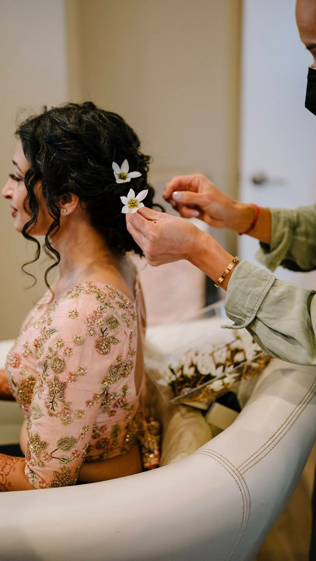 Our beauty kit is always evolving. We arrive fully prepared with pro makeup chairs, luxury skincare, cosmetics, hygienic disposables, hair tools, products, backup hair extensions, lighting, and all the little extras. Most importantly, we bring warm energy and wholesome vibes
Venue @dpvweddings
Photo @agirlandacamera
Video @six50productions
Dress @swaticouture
Beauty @phiphiyvonne
Floral @vandafloraldesign
Rental @encoreeventsrentals
Planner @dandelionevents_
Henna @hennabykrishna