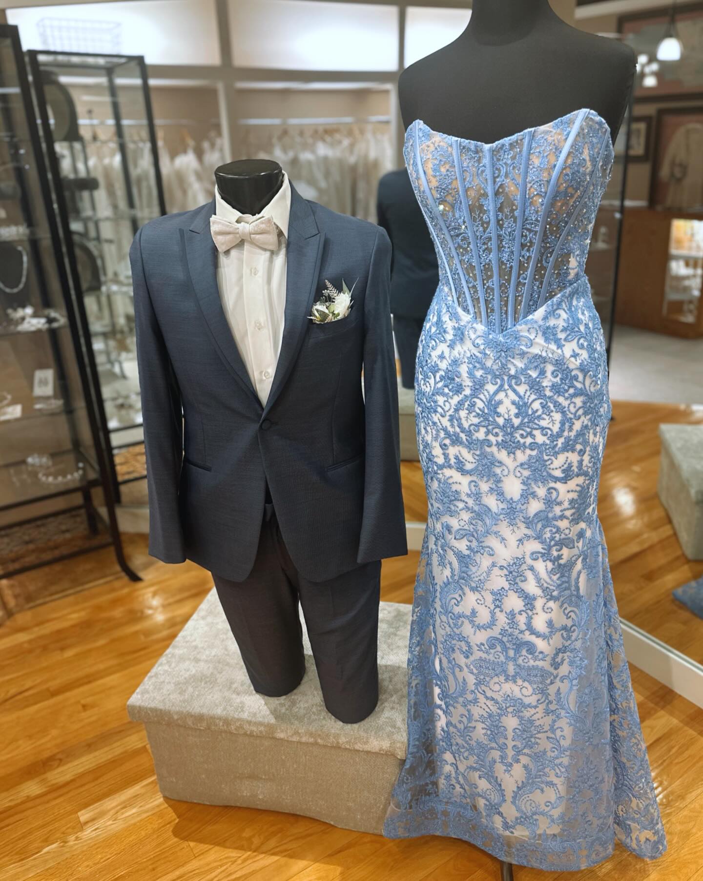 PROM TUX INFO!🤍🫶🏼
-You can book an appointment or walk in anytime during business hours to order your tux!
-Deadline is March 30th to get a tux ordered
-Please bring in a swatch or picture of the dress you want to match!
-We have hundreds of colors & styles to choose from!
-We have extended hours during prom weeks for pick ups & drop offs after prom
-All tuxes come in the week of prom & you pay when you pick up
-We do individual item rentals: if you only need a vest and tie we can do that, just a suit coat, a pair of shoes etc. we can do!
-You can purchase dress socks with your rental so it all comes together!
-We are here to answer any additional questions you have! Call or message us!