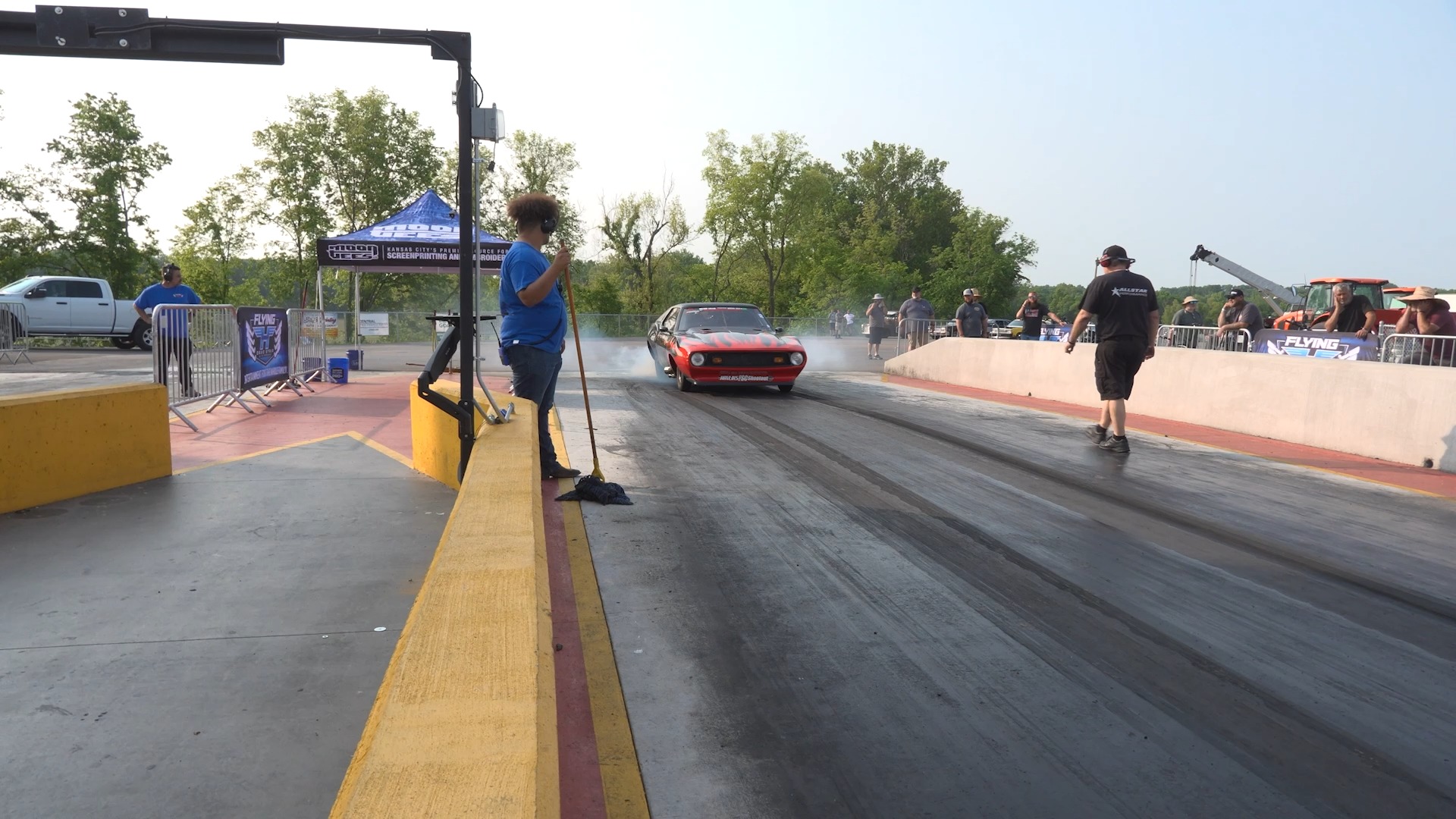 Throwback to Bryant Goldstone losing his parachutes AND back glass during Mega Week! 🤯💨
When you are pushing this much horsepower down the track, absolutely anything can happen. Who remembers watching this wild ride? 👇
#rockymountainraceweek #rmrw #megaweek #bryantgoldstone #draganddrive #dragracing #wildride #racecar #horsepower #throwback #sendit