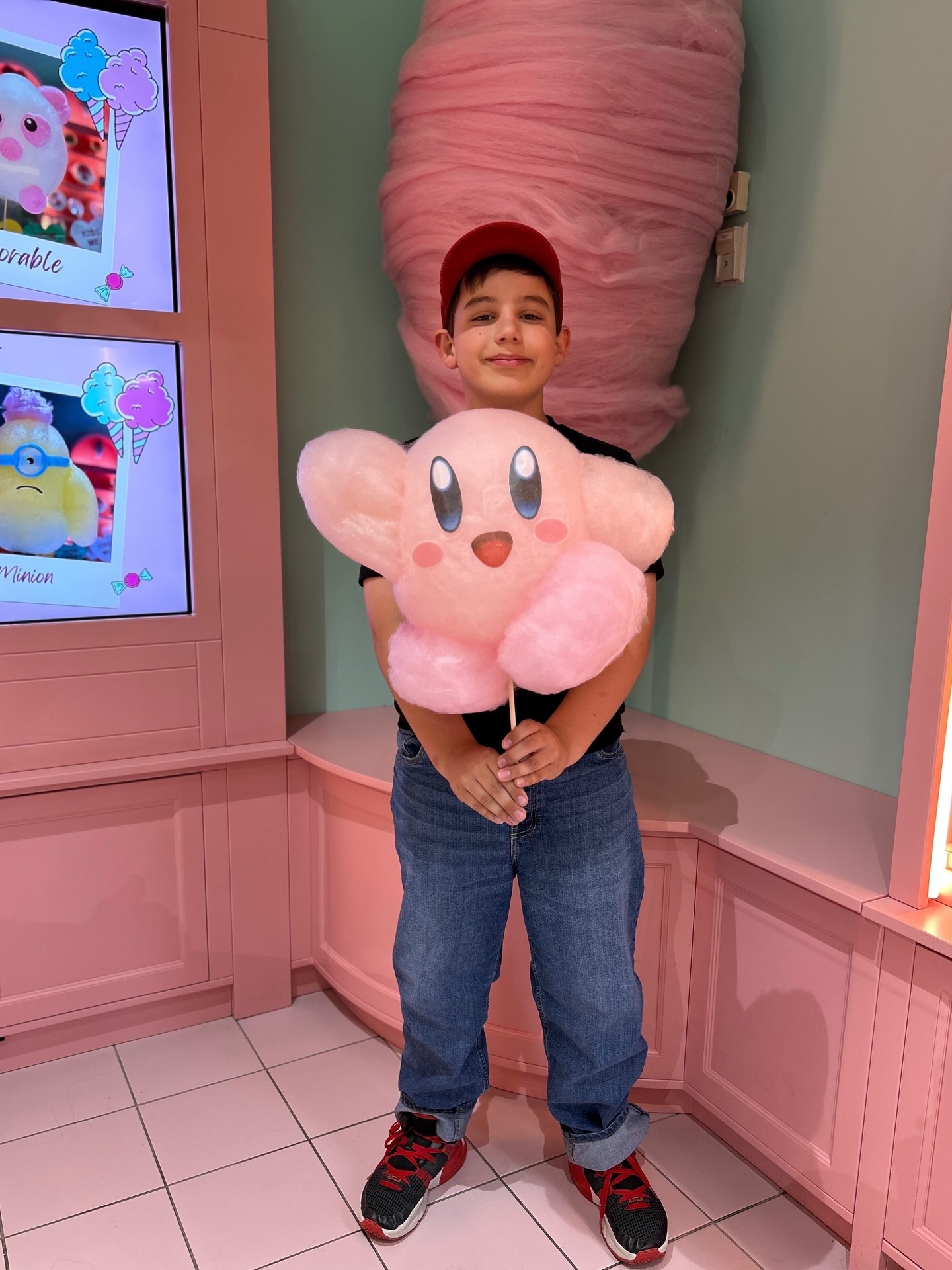 Kirby fait tourner les têtes chez Fluff’n’Flicks. 💗
Petits et grands craquent pour ce héros rose en barbe à papa.
Passez nous voir pour venir chercher le vôtre!
—
Kirby is stealing the spotlight at Fluff’n’Flicks. 💗
Kids and grown-ups can’t resist this pink hero in cotton candy form.
Come by and grab yours at Fluff’n’Flicks!
#cottoncandy #barbeapapa #kirby #foodart