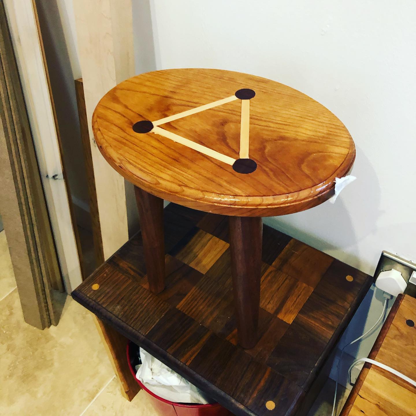 Inlaid milking stool #stool #ghostchair #benchjoinery #bespoke #inlaid #engineeredhardwood 🍒 👌