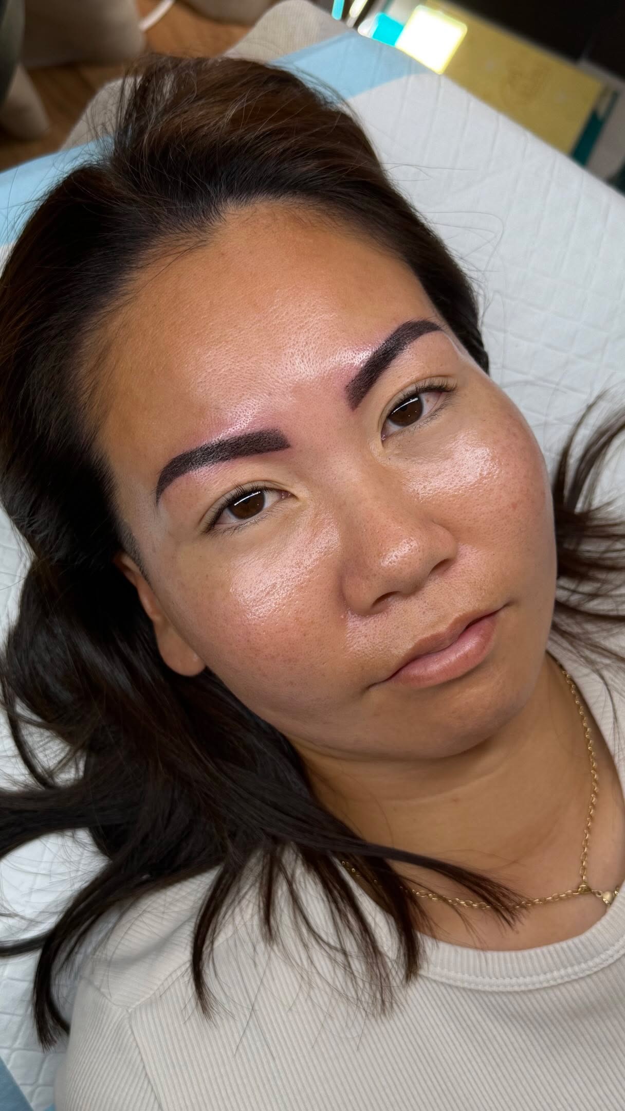 Skin type matters more than people realise when it comes to cosmetic tattoo. Oily skin often fades pigment faster, which is why technique choice and colour refreshes are so important.
#powderbrow #browtattoo #cosmetictattoo